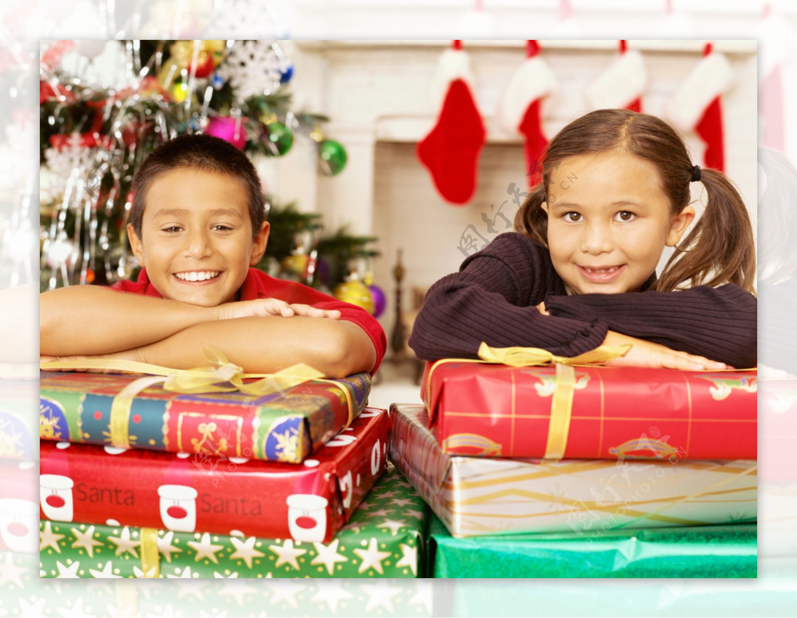 儿童与圣诞礼物图片