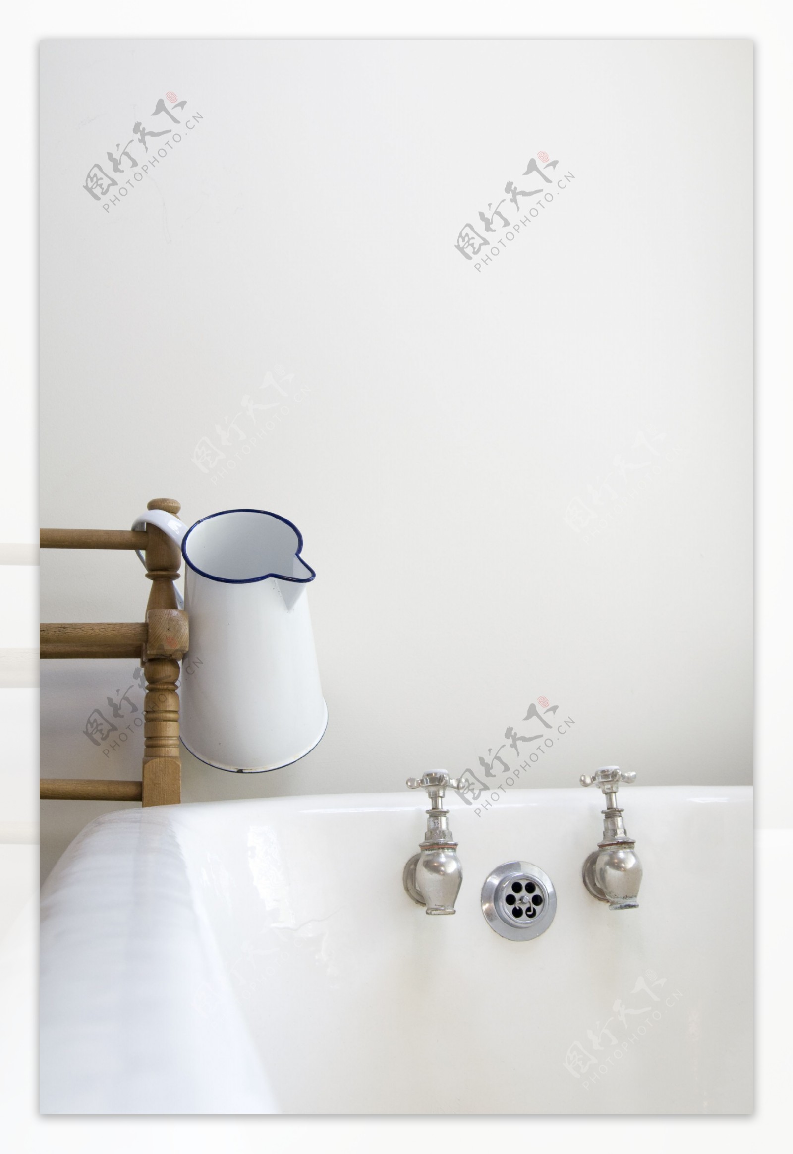 浴缸与茶杯图片