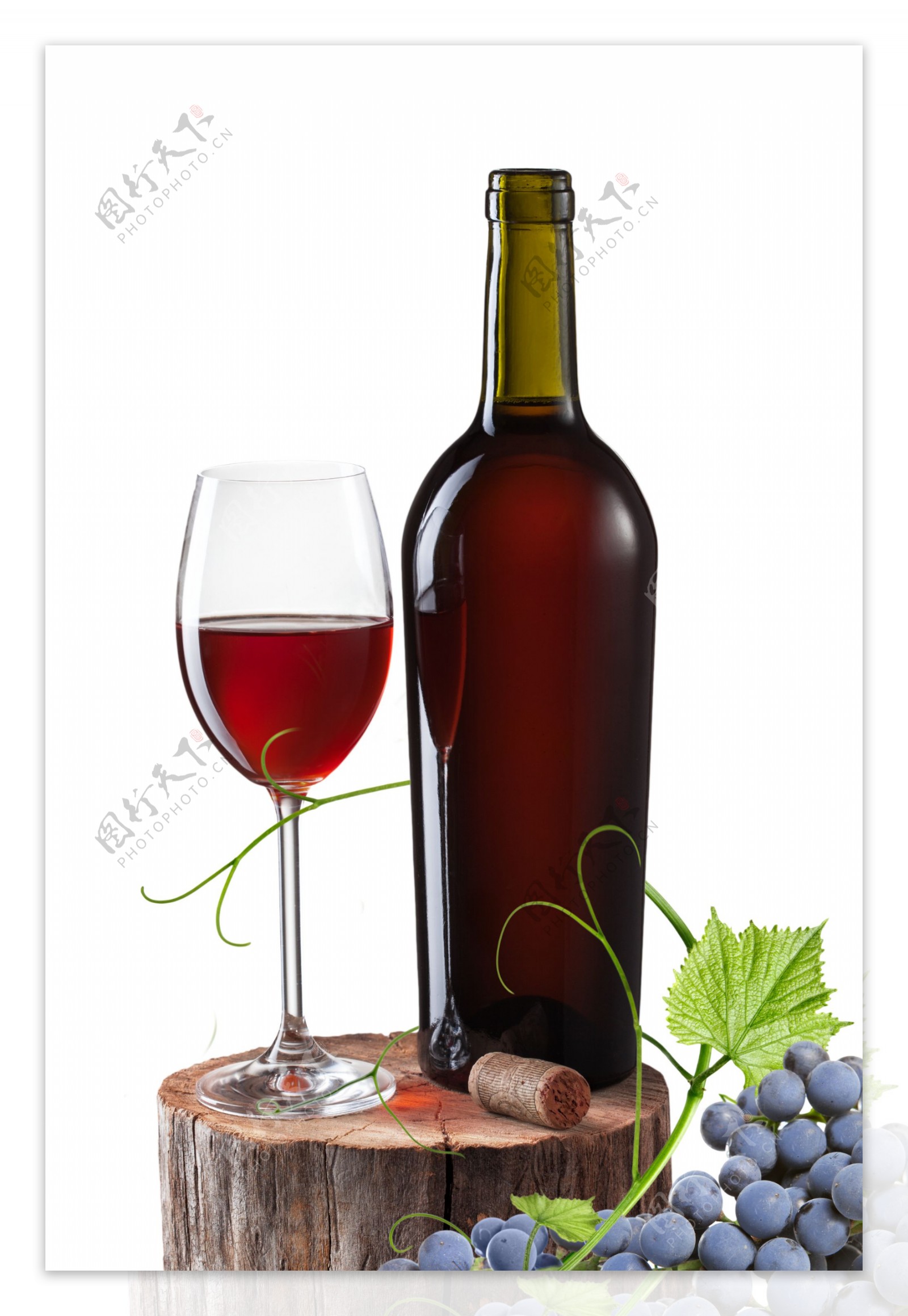 木桩上的葡萄酒图片