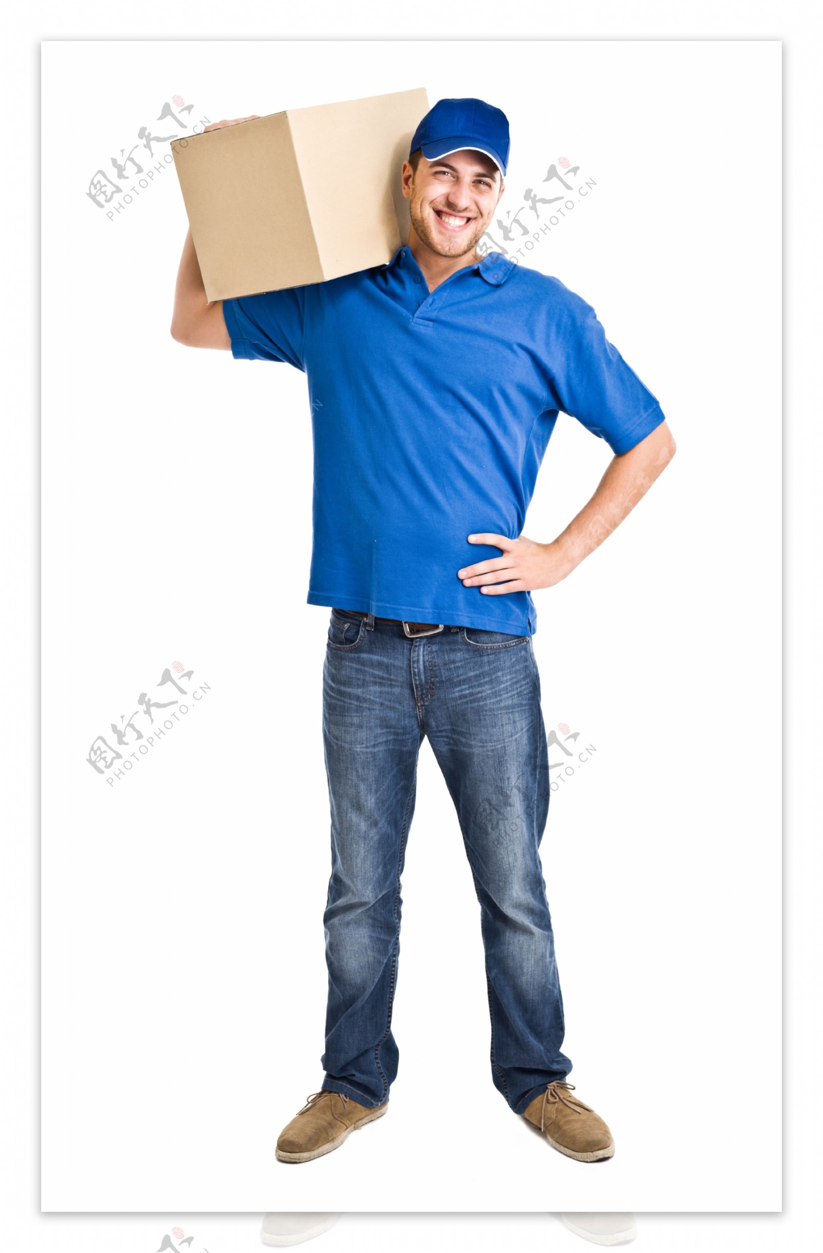 搬着箱子的外国工人图片
