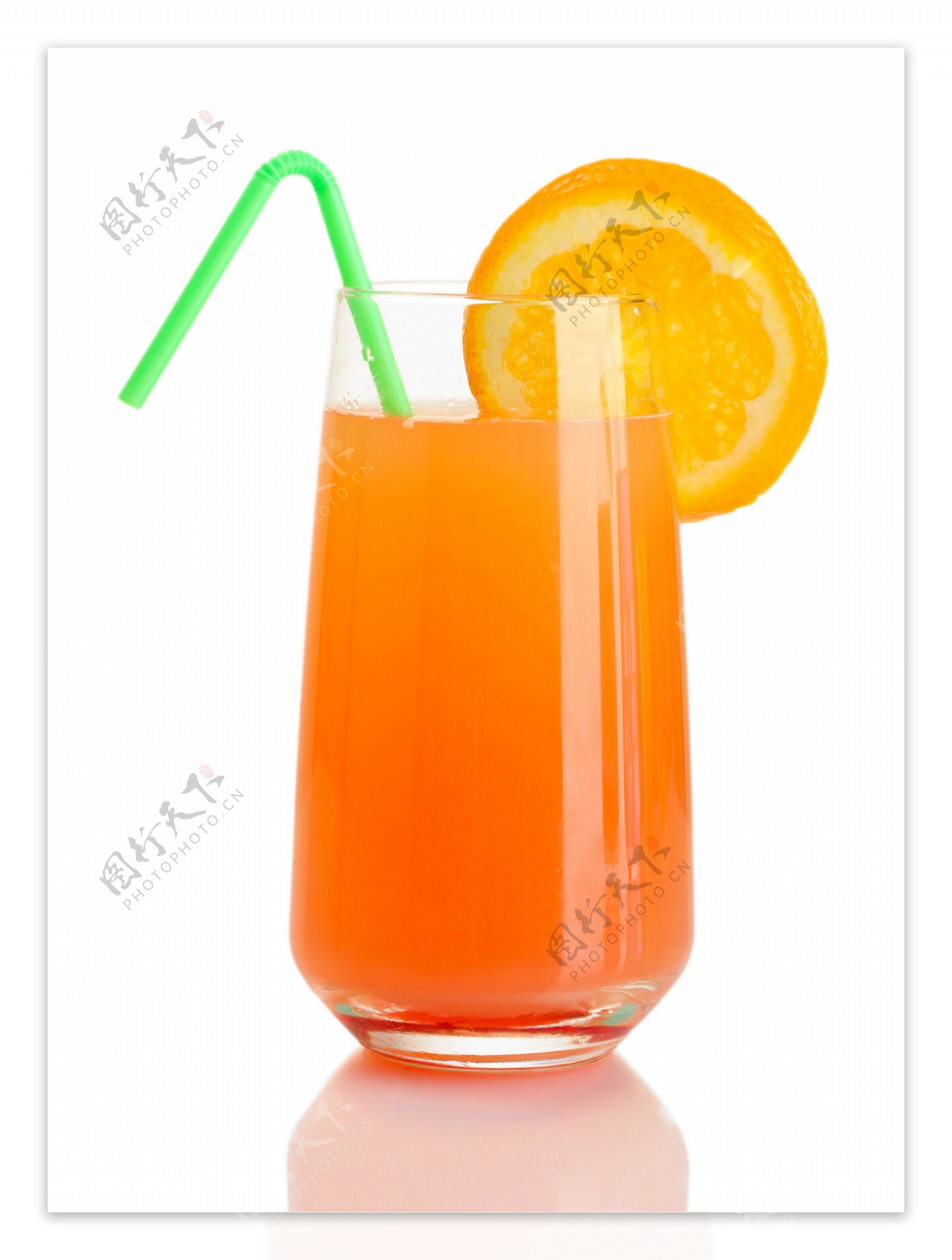 橙子饮料与吸管图片