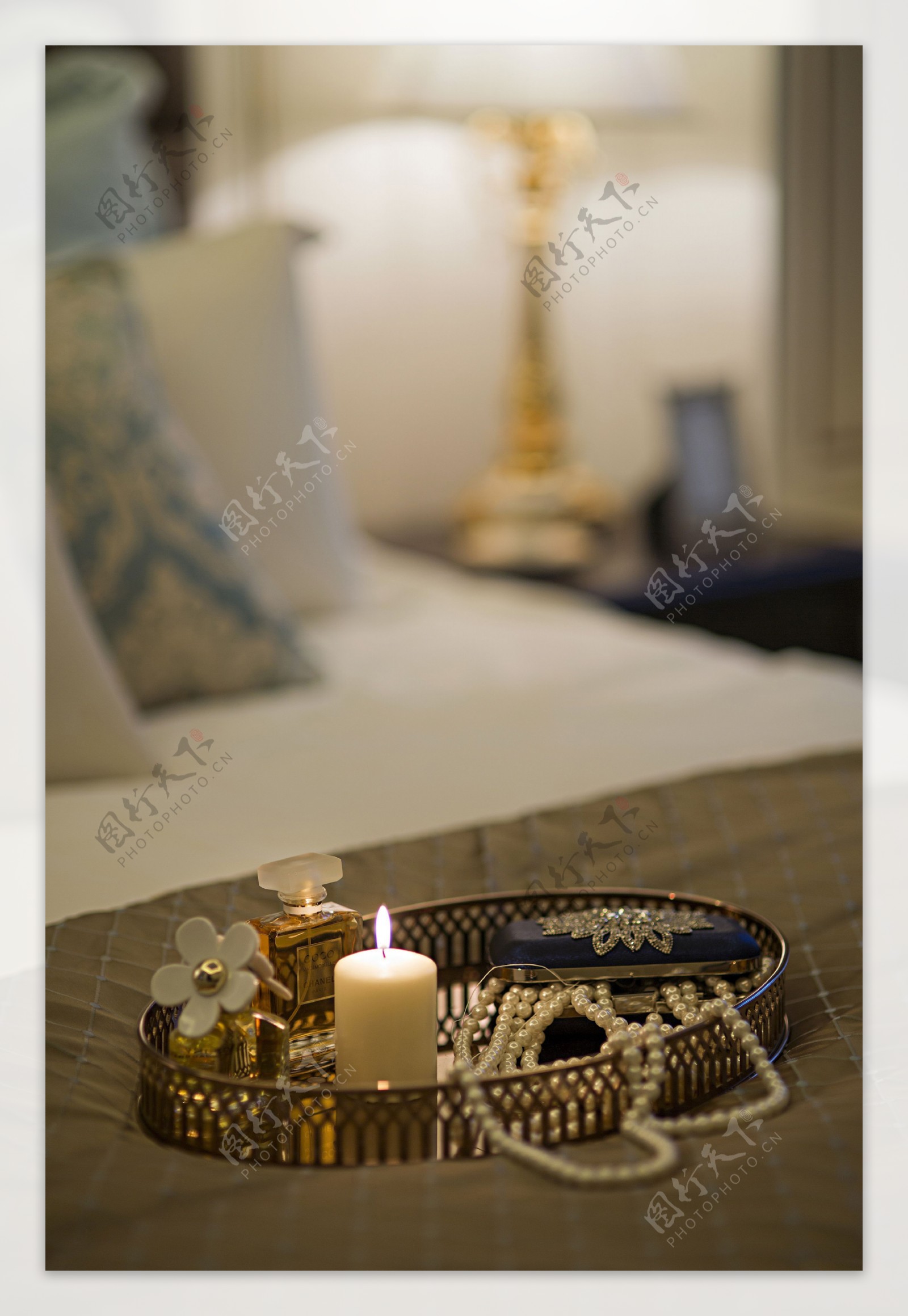 欧式卧室大床蜡烛设计图
