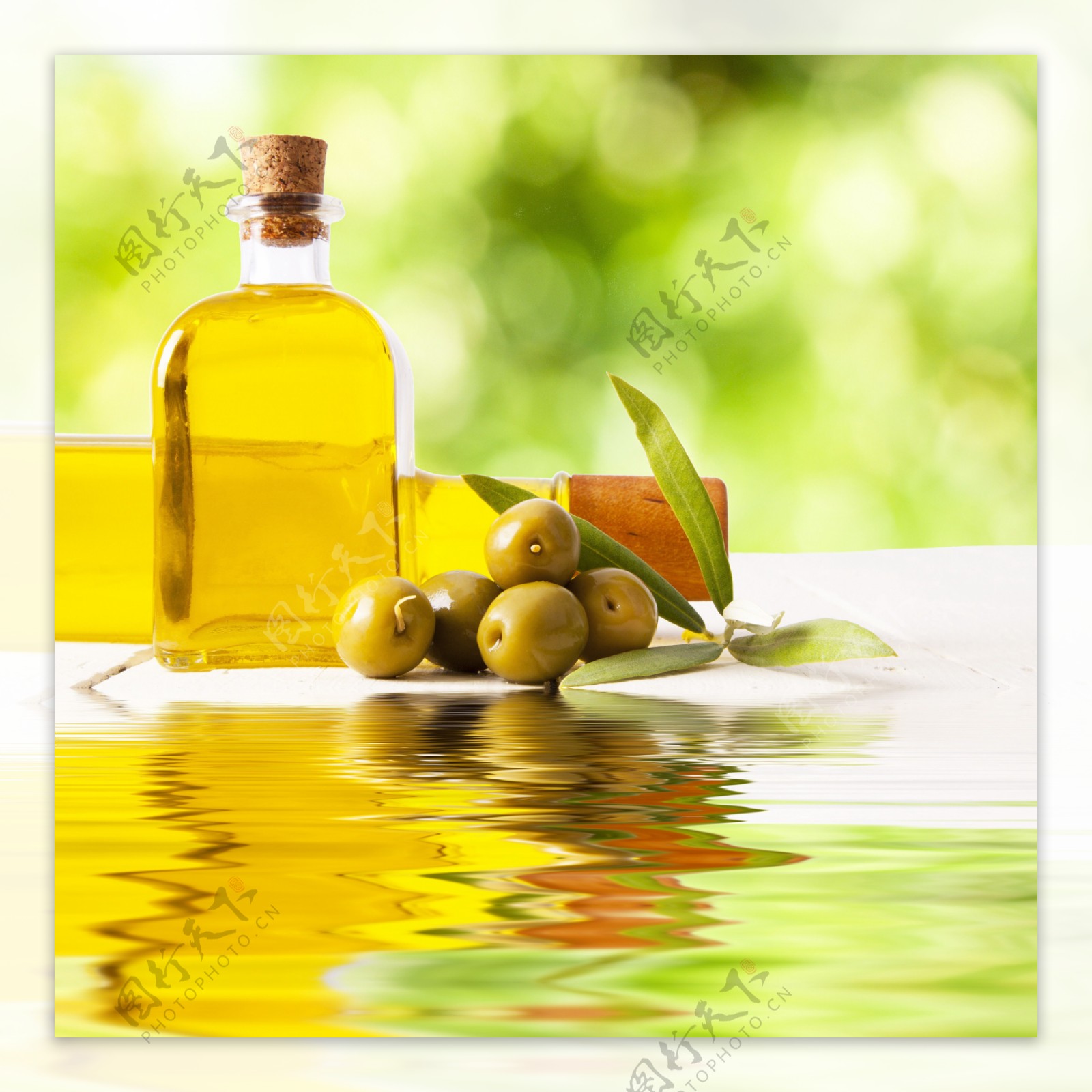 高清黄色橄榄油图片