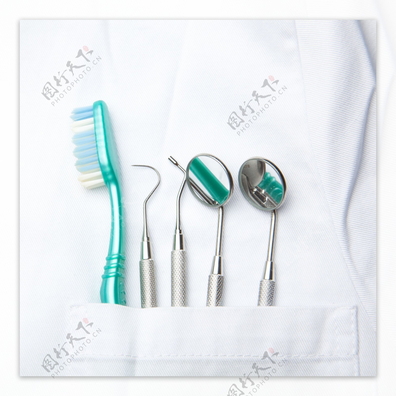 大衣口袋里的牙刷的修牙工具图片