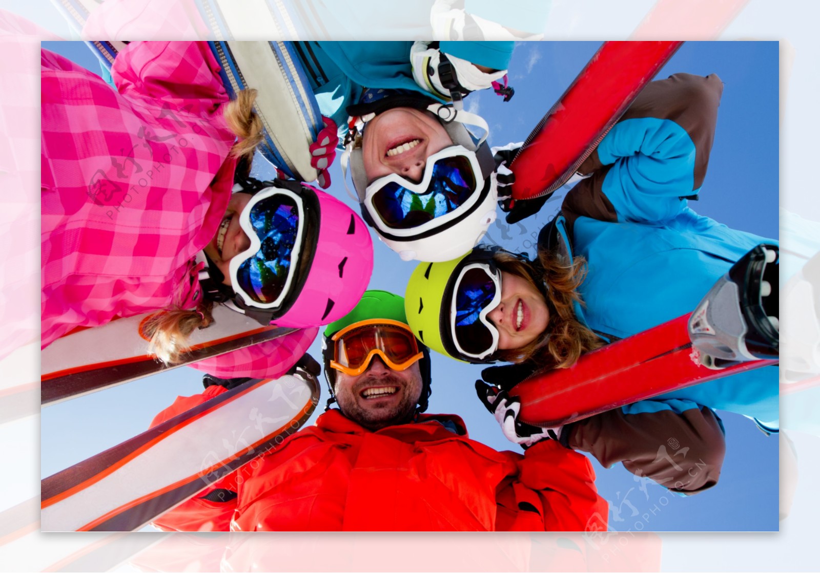 滑雪家庭人物图片