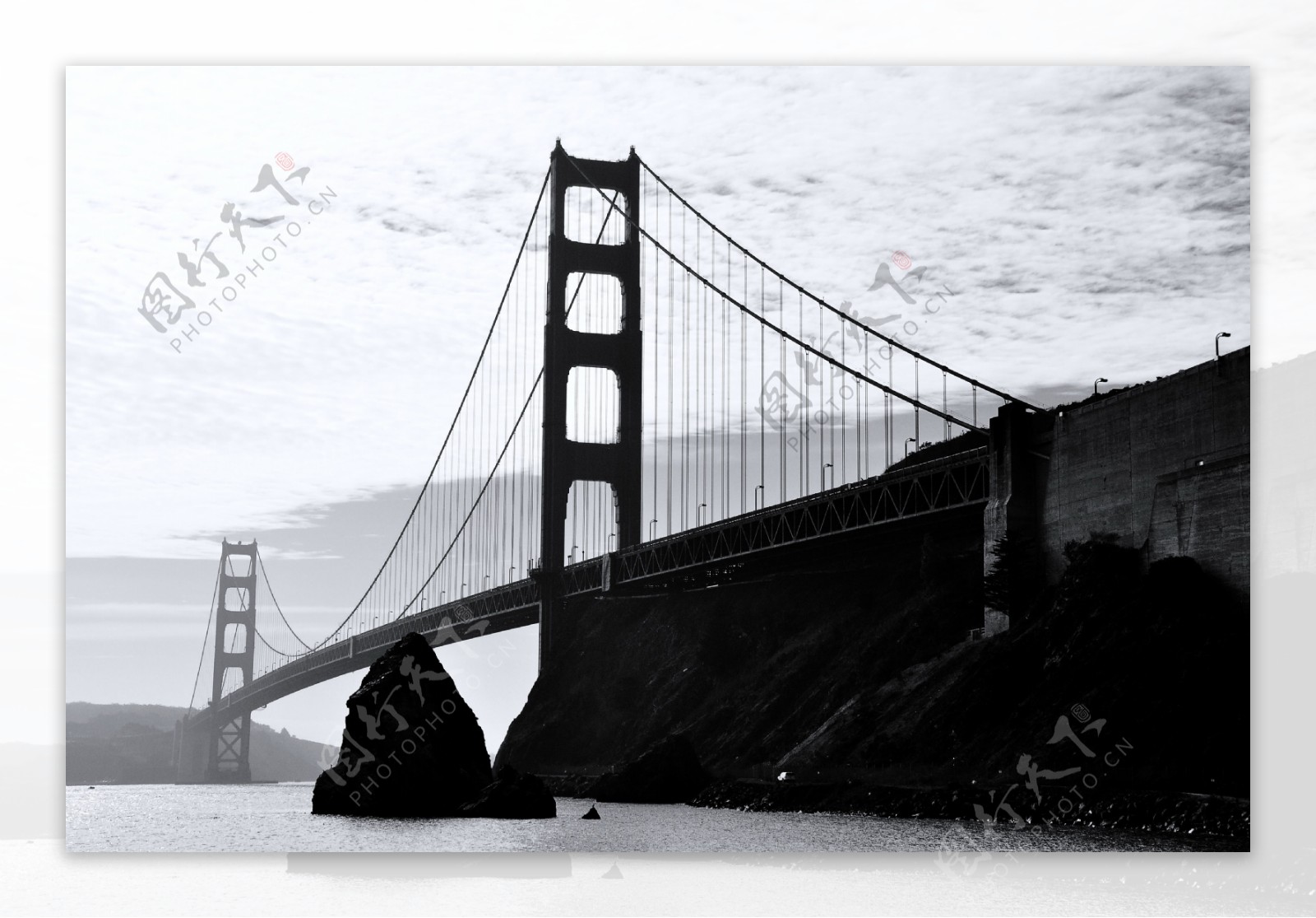 黑白跨海大桥图片
