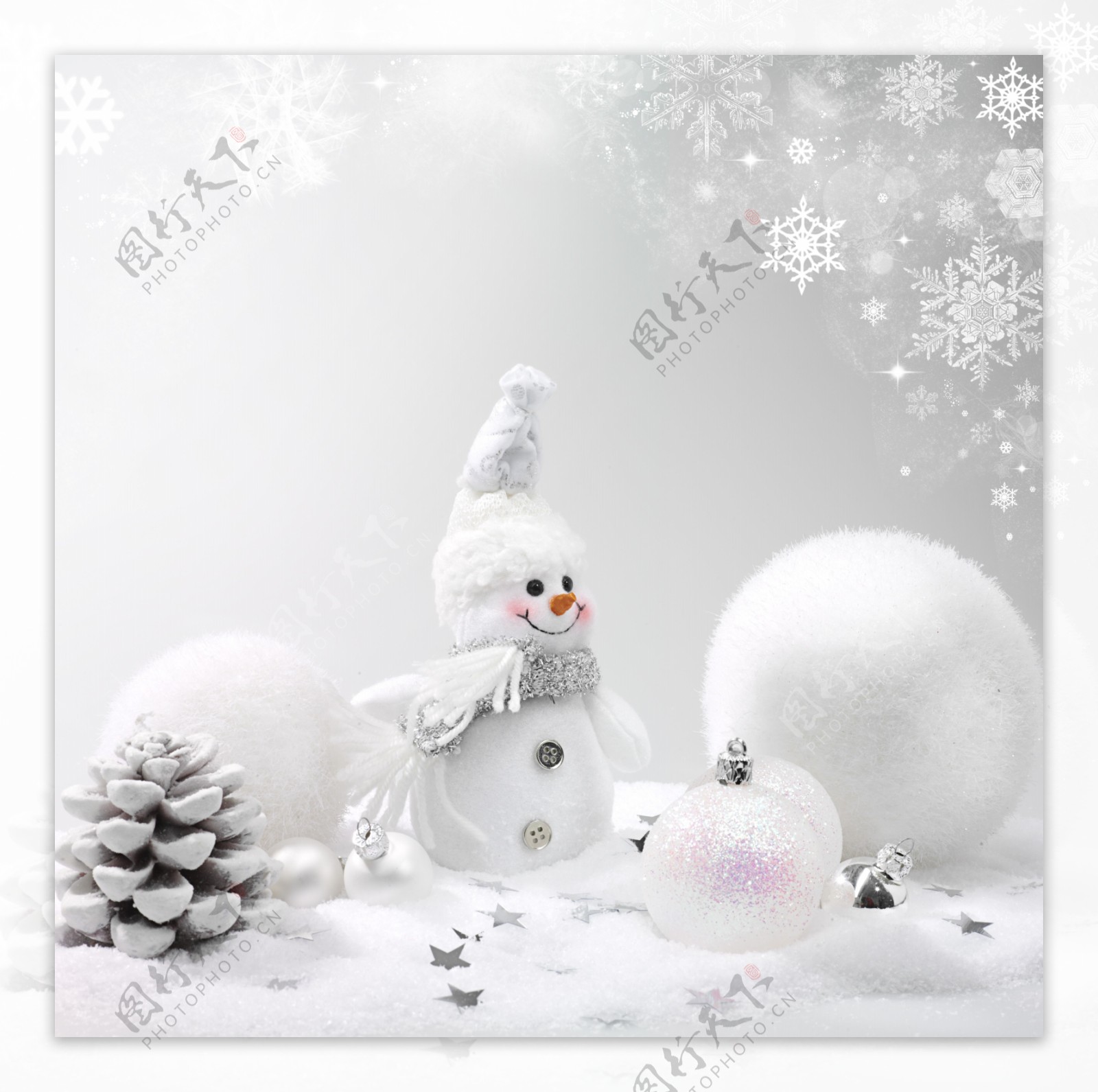 雪人与圣诞球图片
