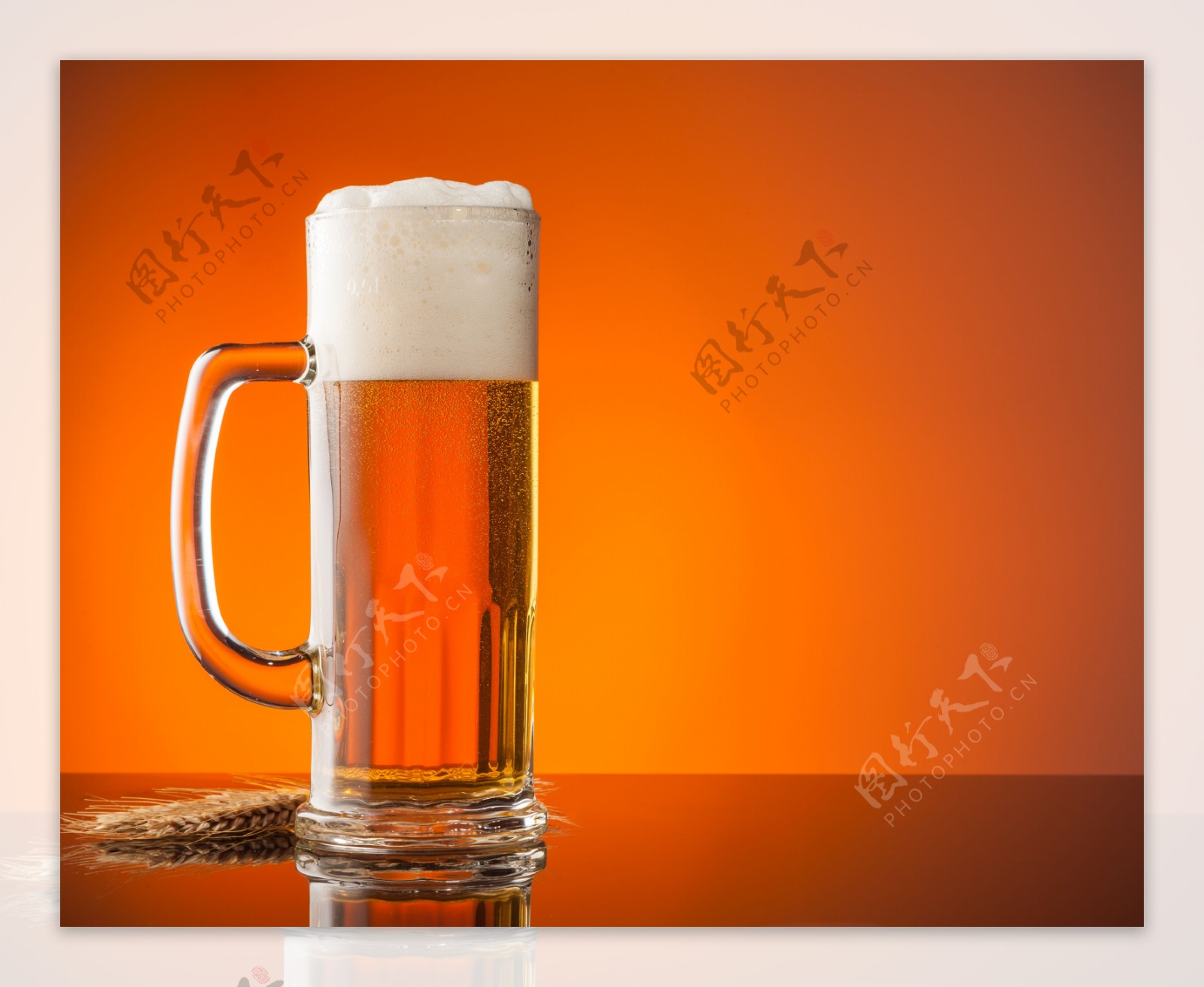长型啤酒杯图片
