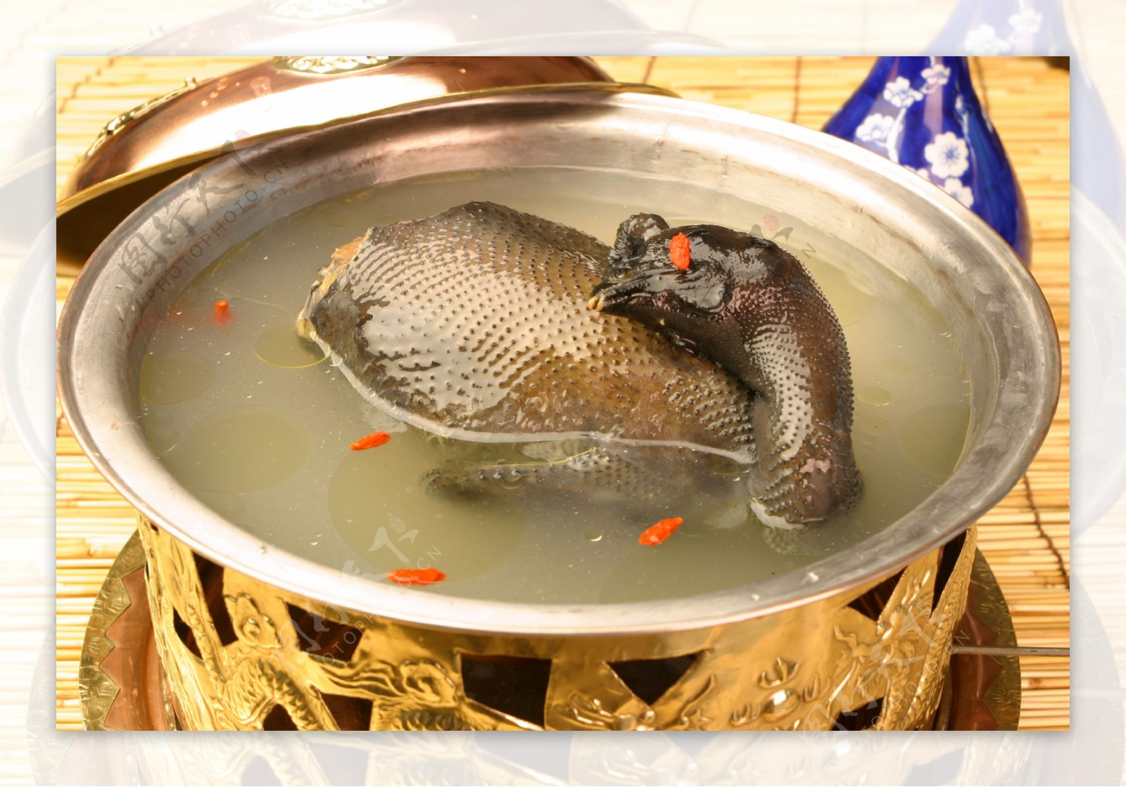8铜锅乌鸡汤图片