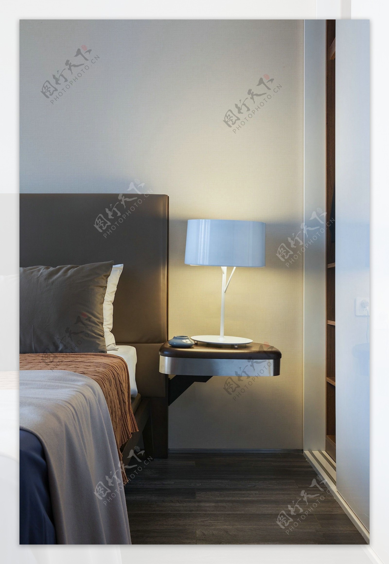 北欧简约卧室床头灯设计图
