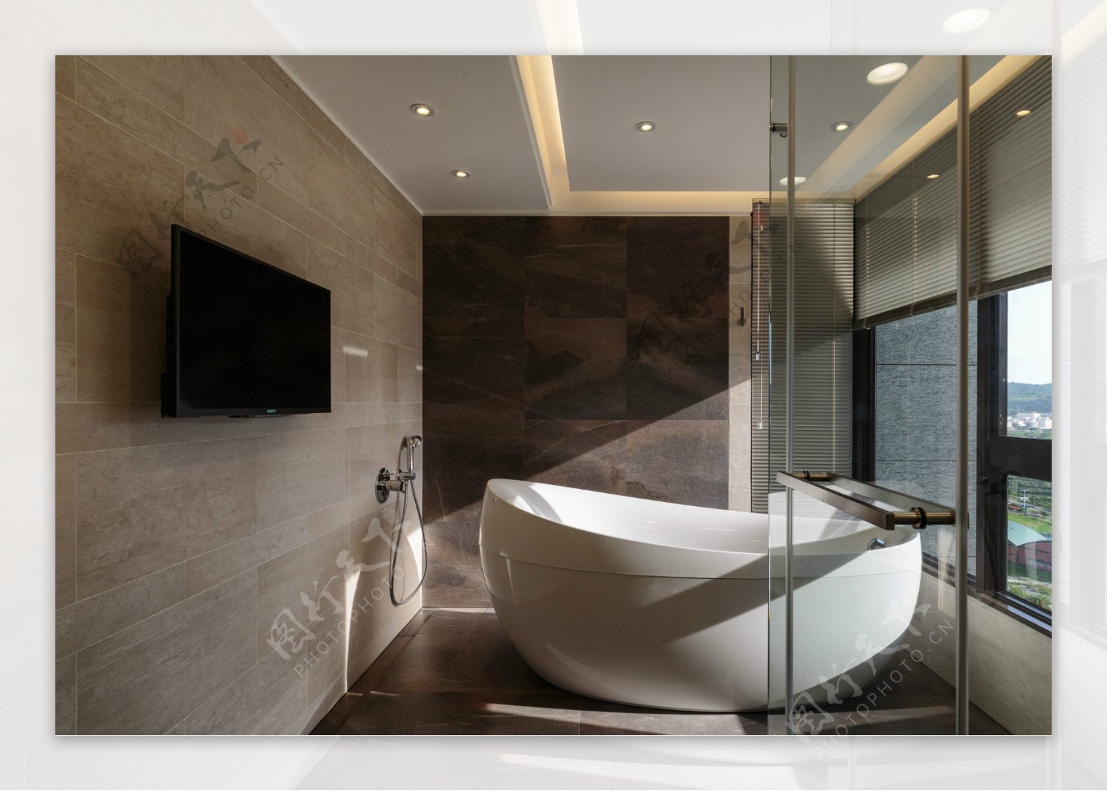 现代别墅奢华浴室装修效果图