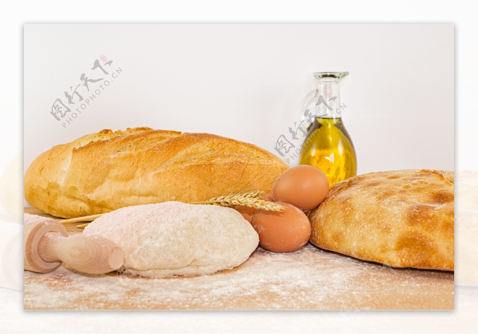 面包鸡蛋与食用油图片
