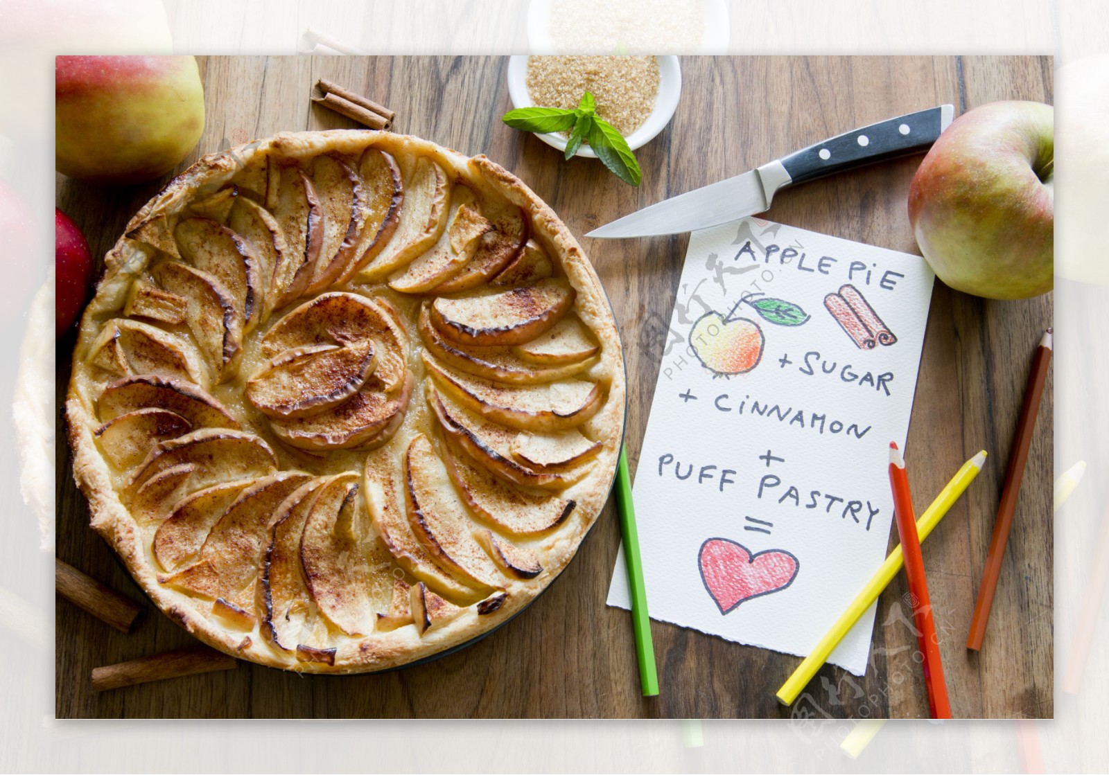 木板上的苹果与馅饼图片