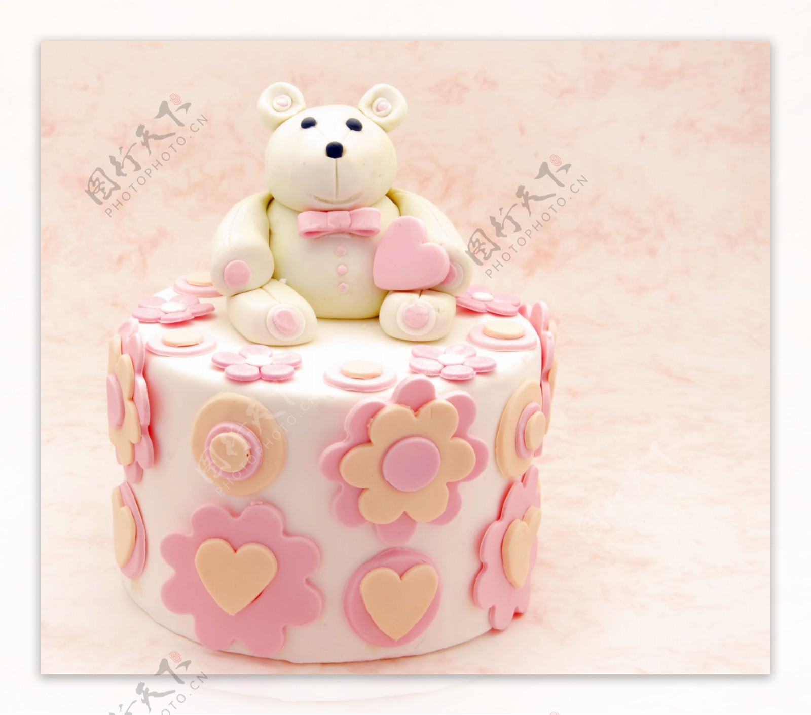 心形花朵小熊生日蛋糕图片