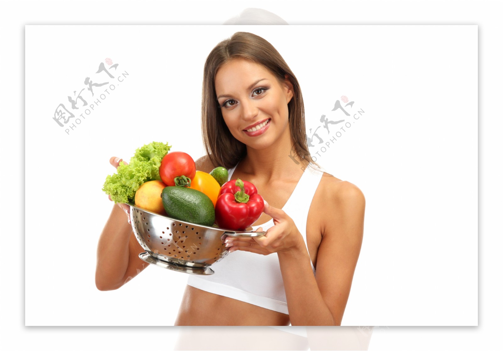 端着蔬菜水果的美女图片