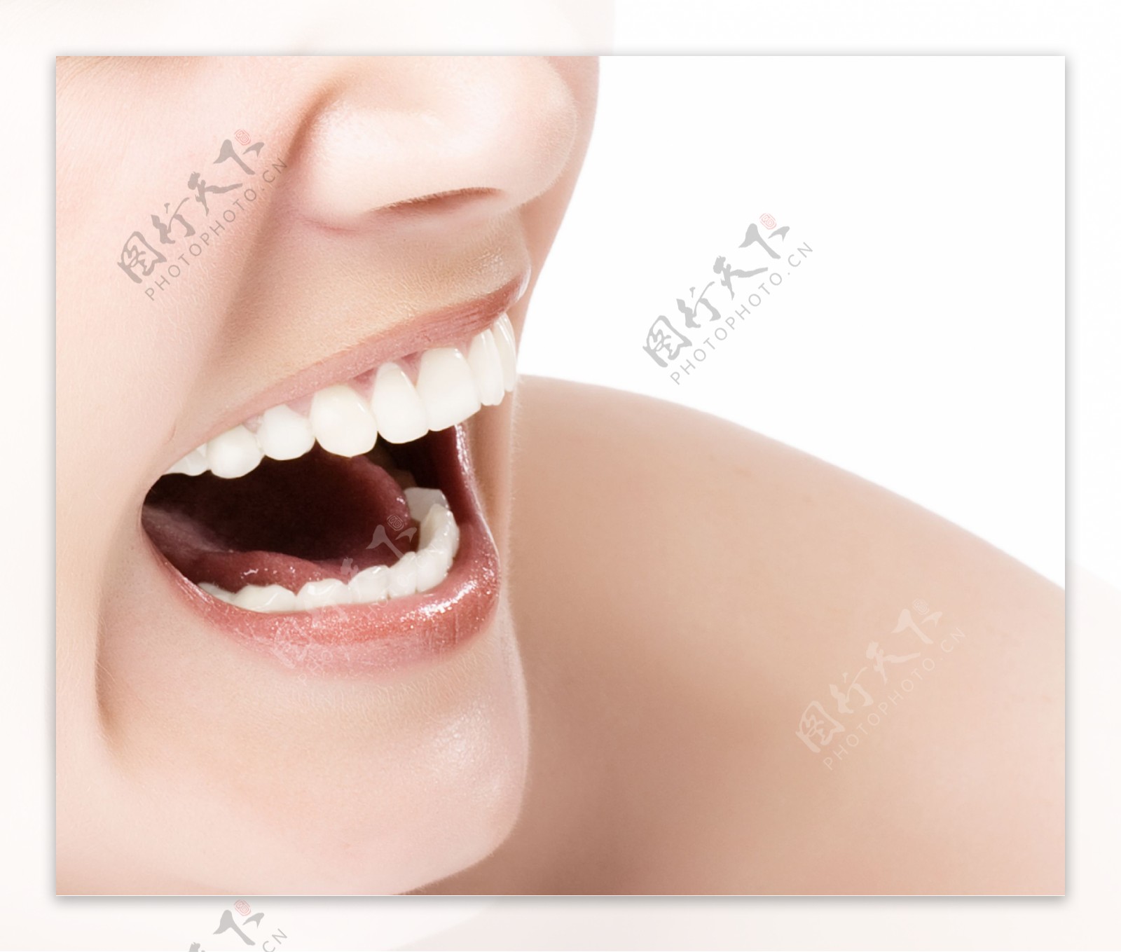 女人牙齿图片