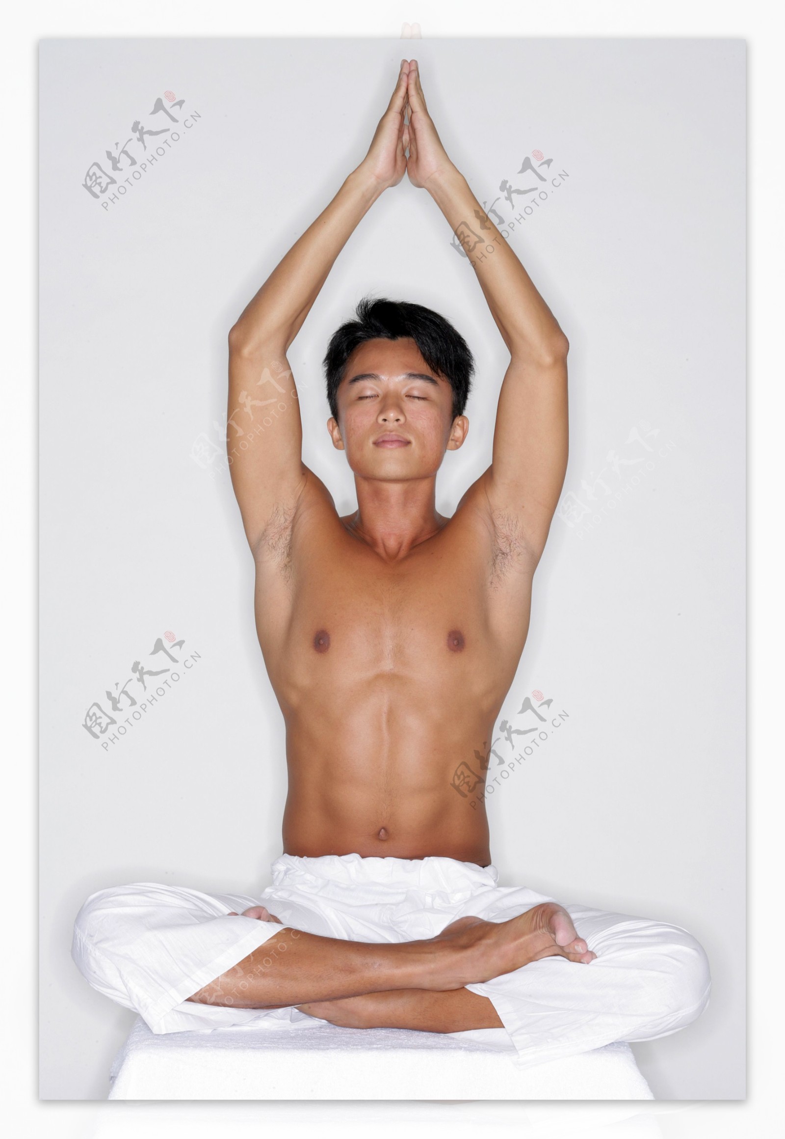 做瑜伽的男人图片