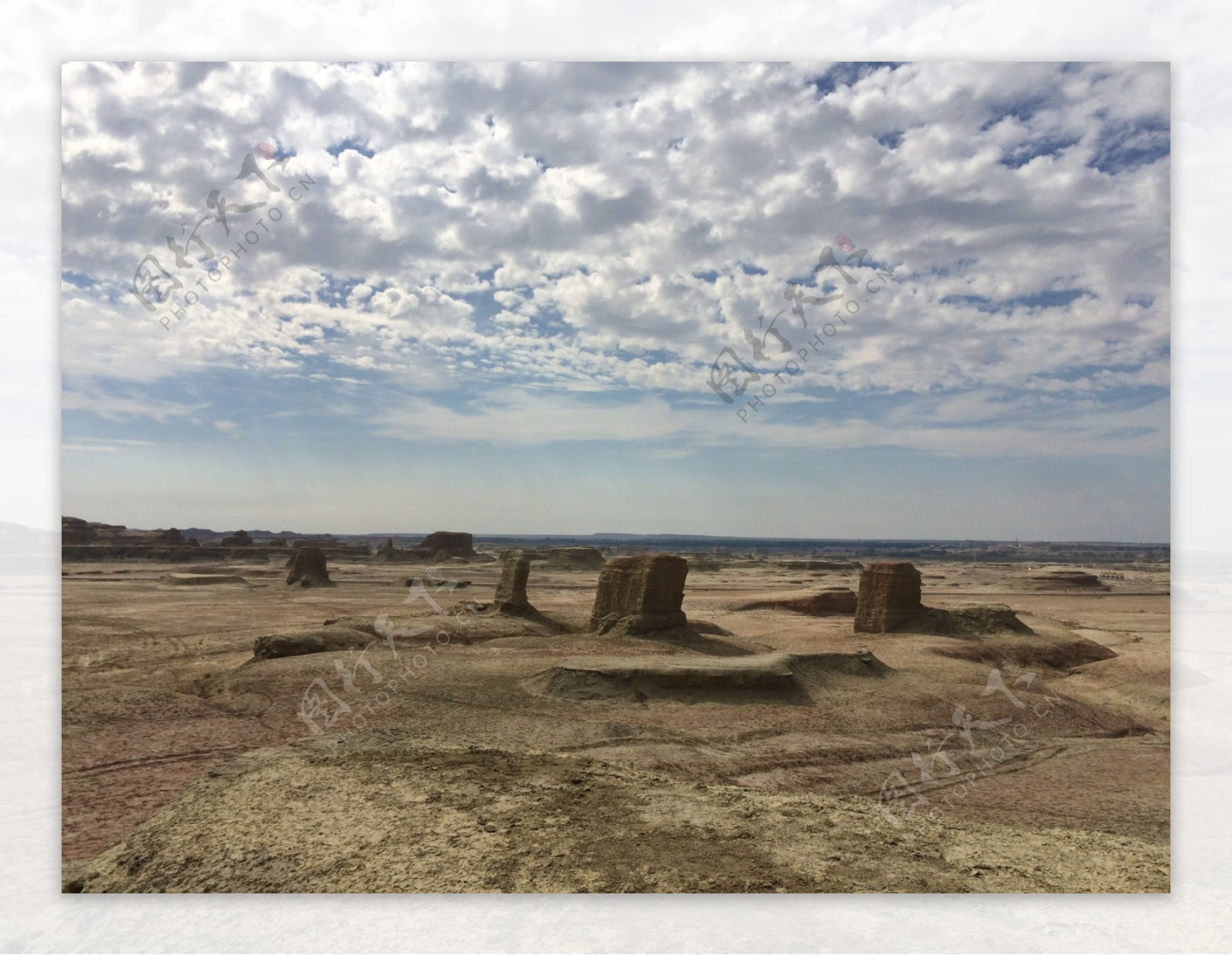 新疆魔鬼城沙漠大漠风光图片