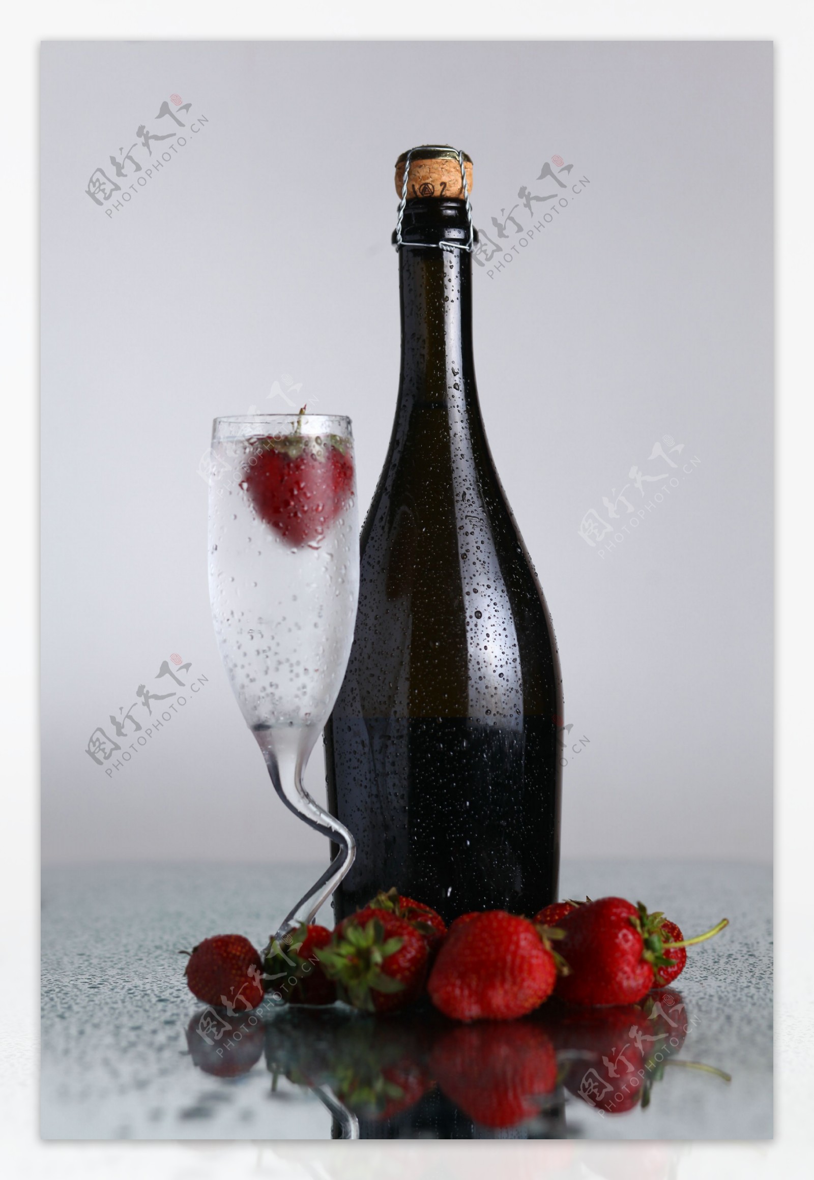 红酒和草莓