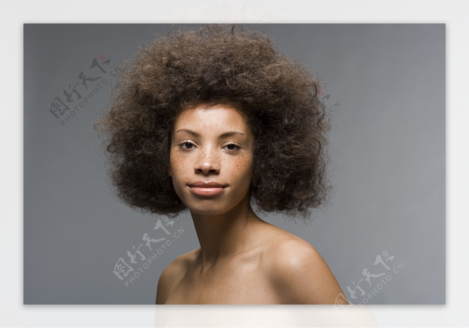 化彩妆的黑人美女面部图片素材-编号24653546-图行天下