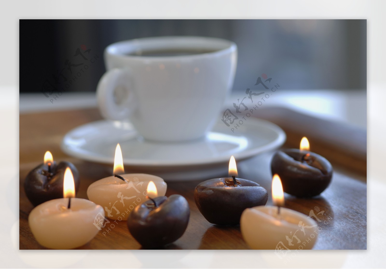 咖啡豆蜡烛与咖啡图片