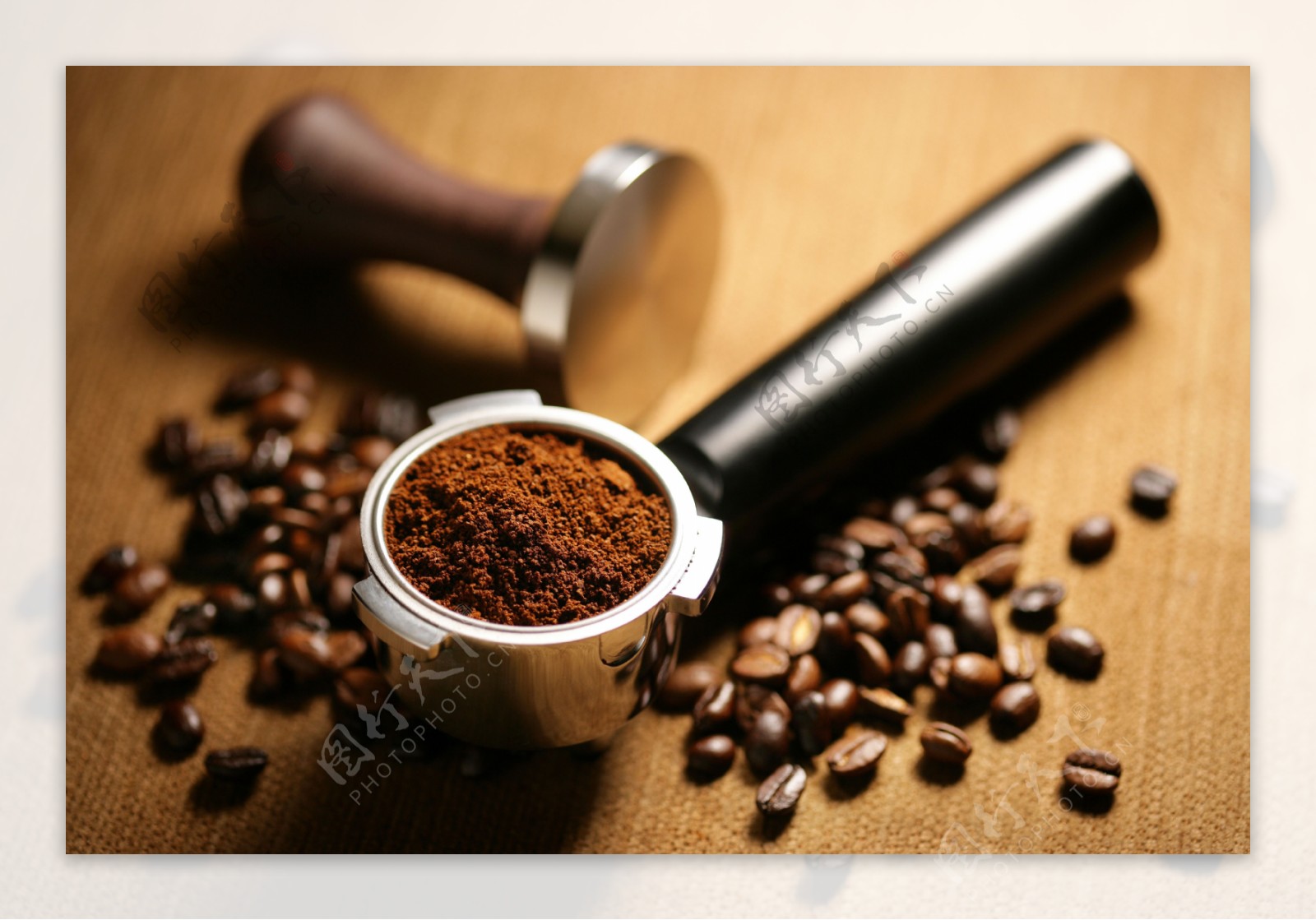 咖啡豆和咖啡粉末图片