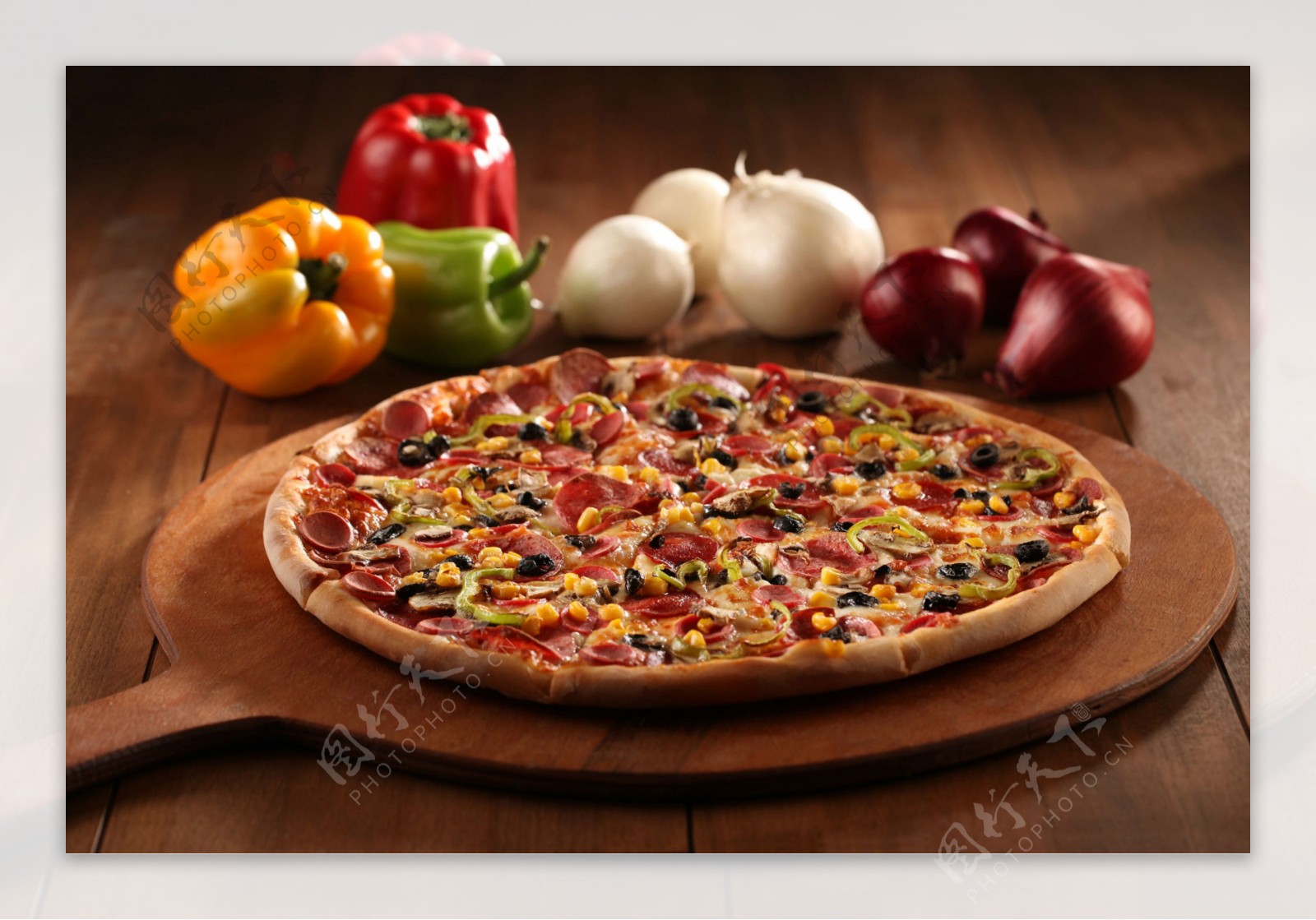 披萨与番茄图片