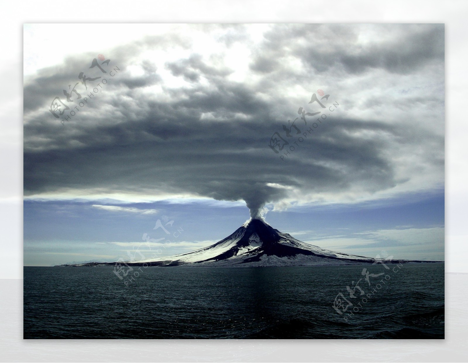 火山喷发唯美图片