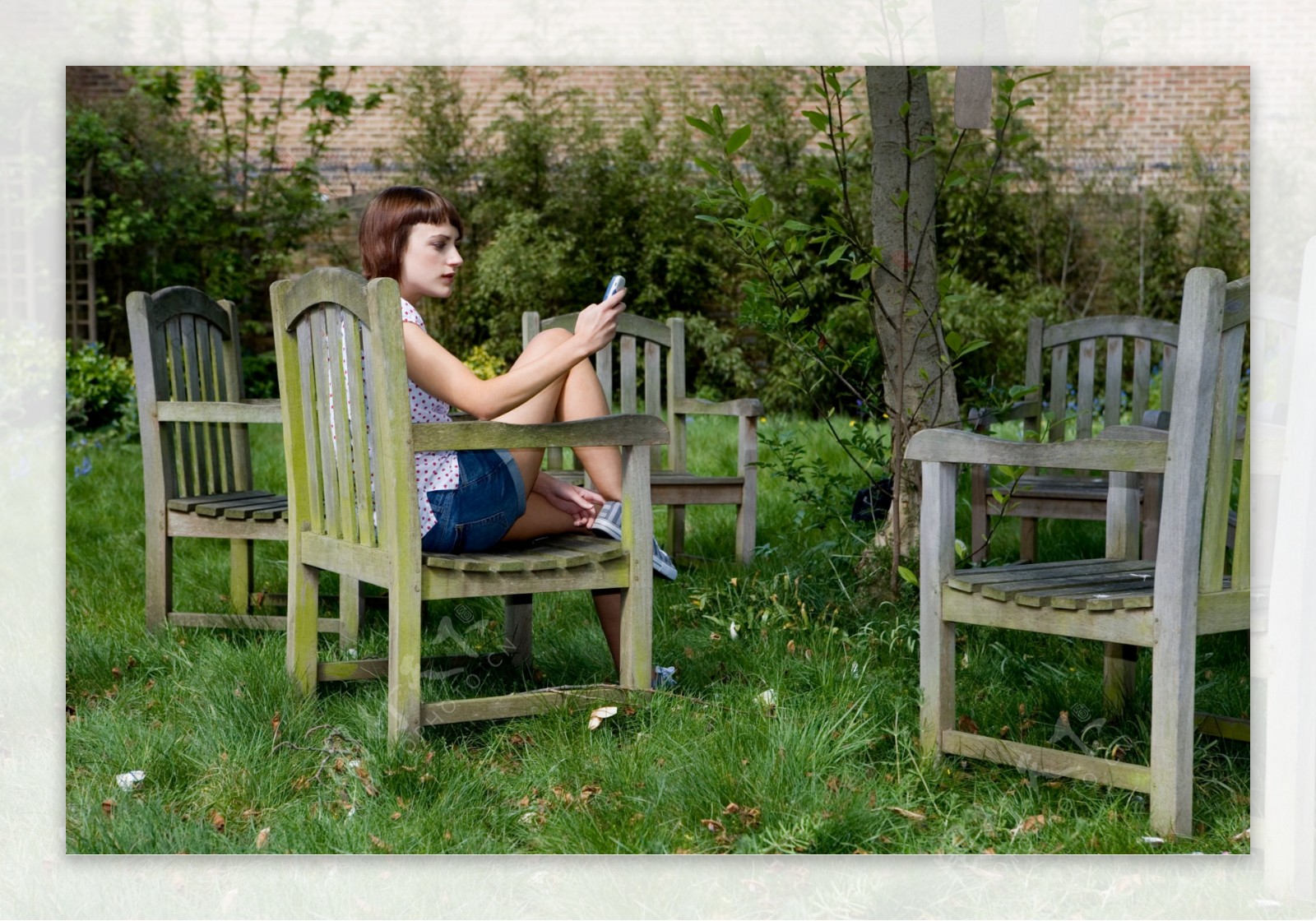 저기 앉아 의자 일러스트 벤치에 앉아있는, 앉아있는, 의자, 벤치에 PNG 일러스트 및 PSD 이미지 무료 다운로드 - Pngtree