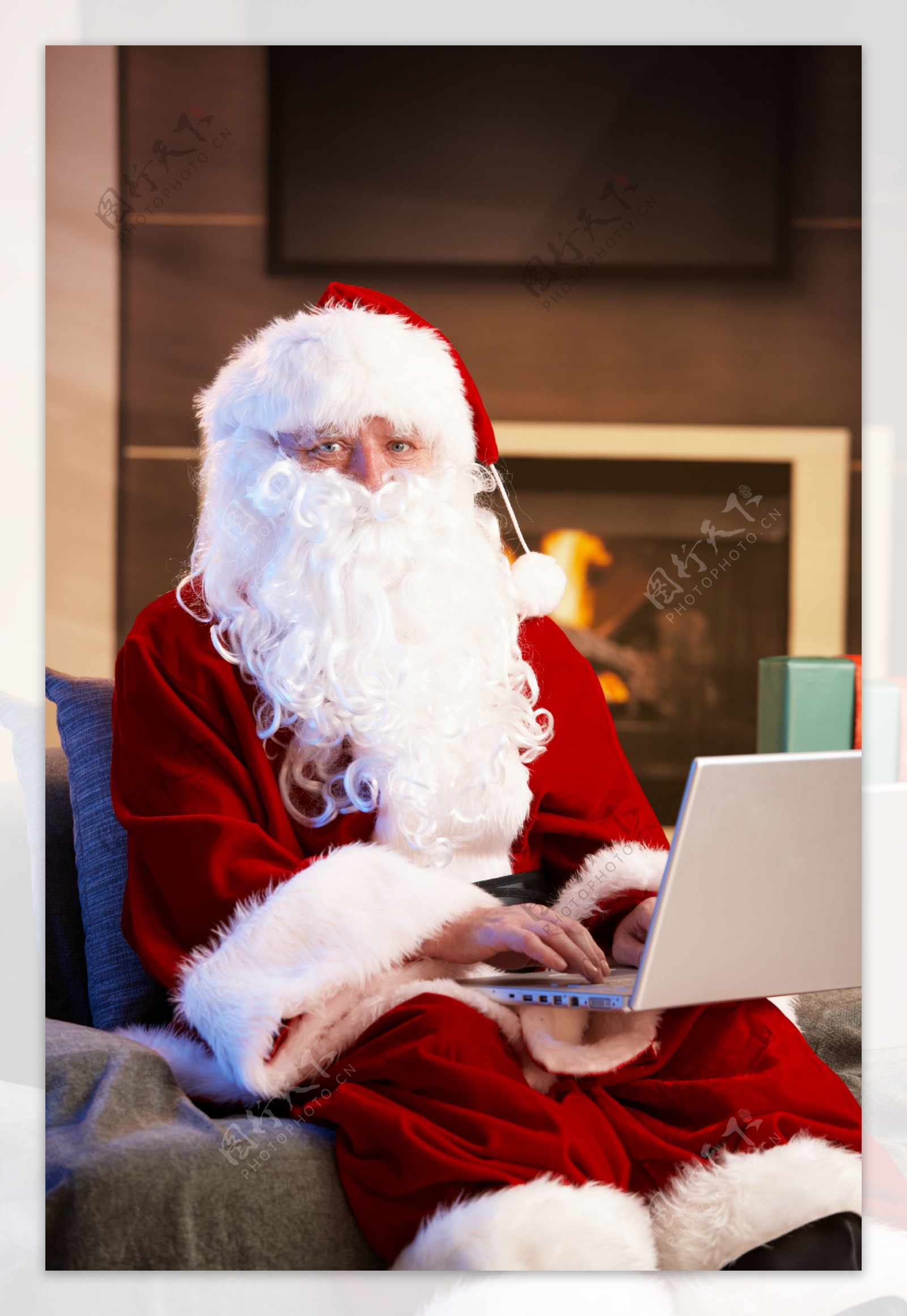 打电脑的圣诞老人图片