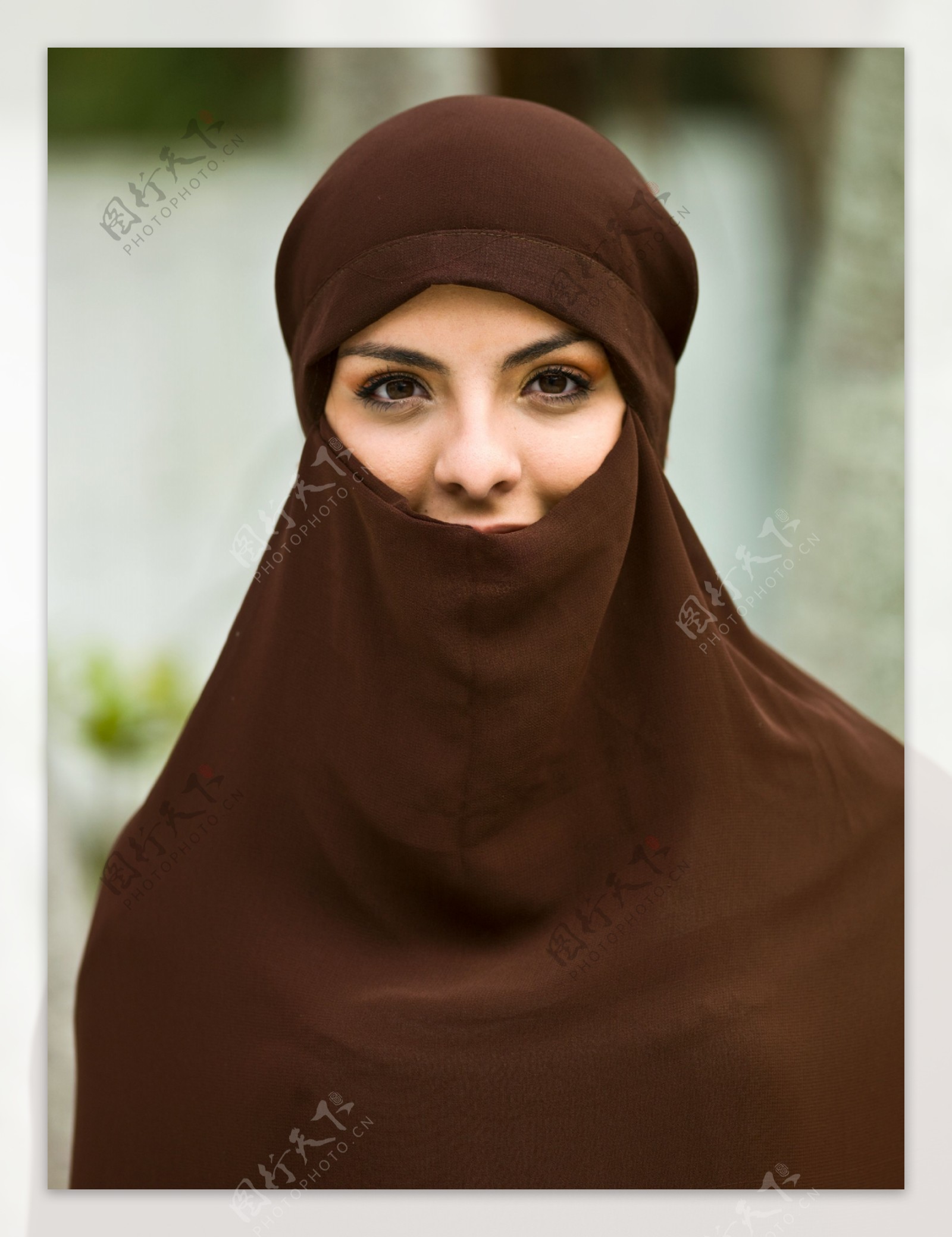 蒙面纱的阿拉伯美女图片