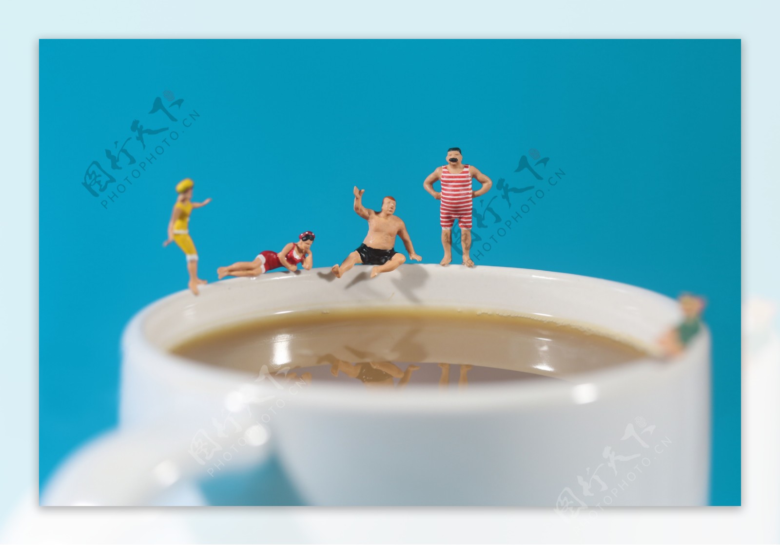 创意咖啡杯小人图片