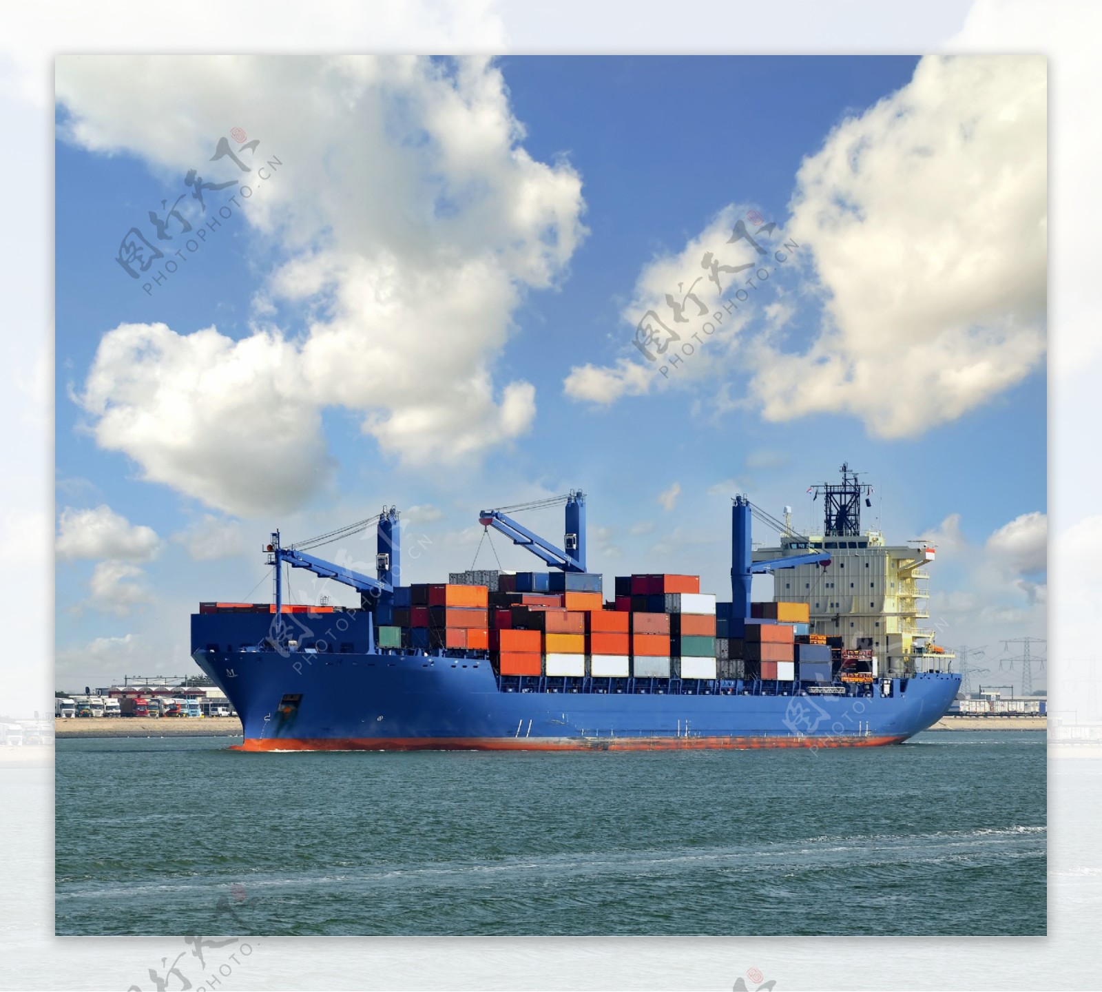 海上货运集装箱图片