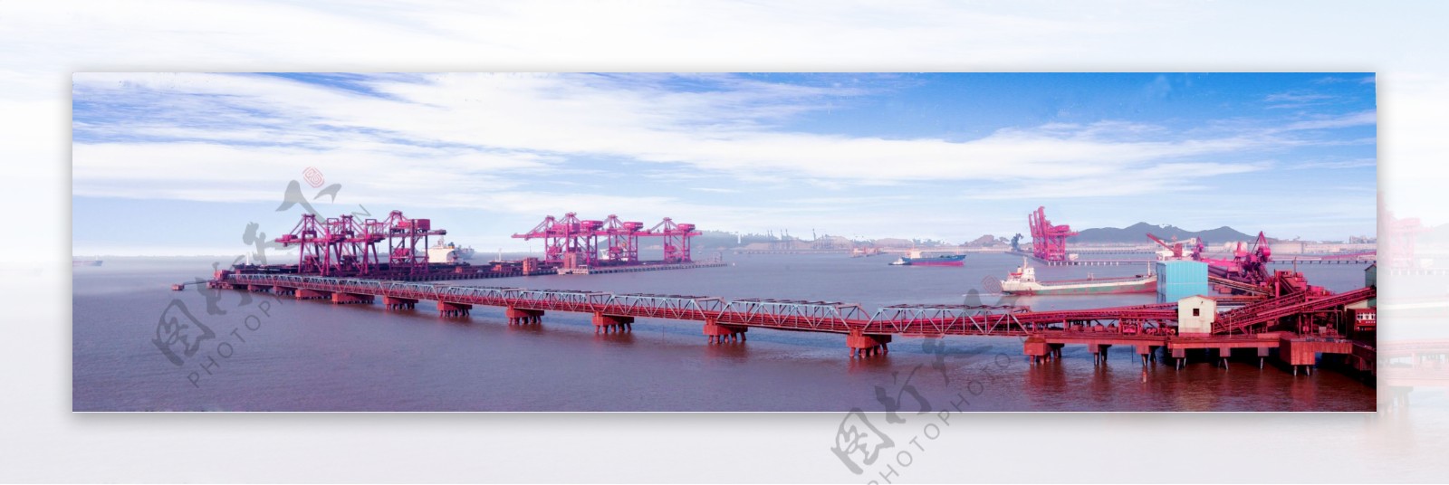 宁波港铁矿运输场景图片