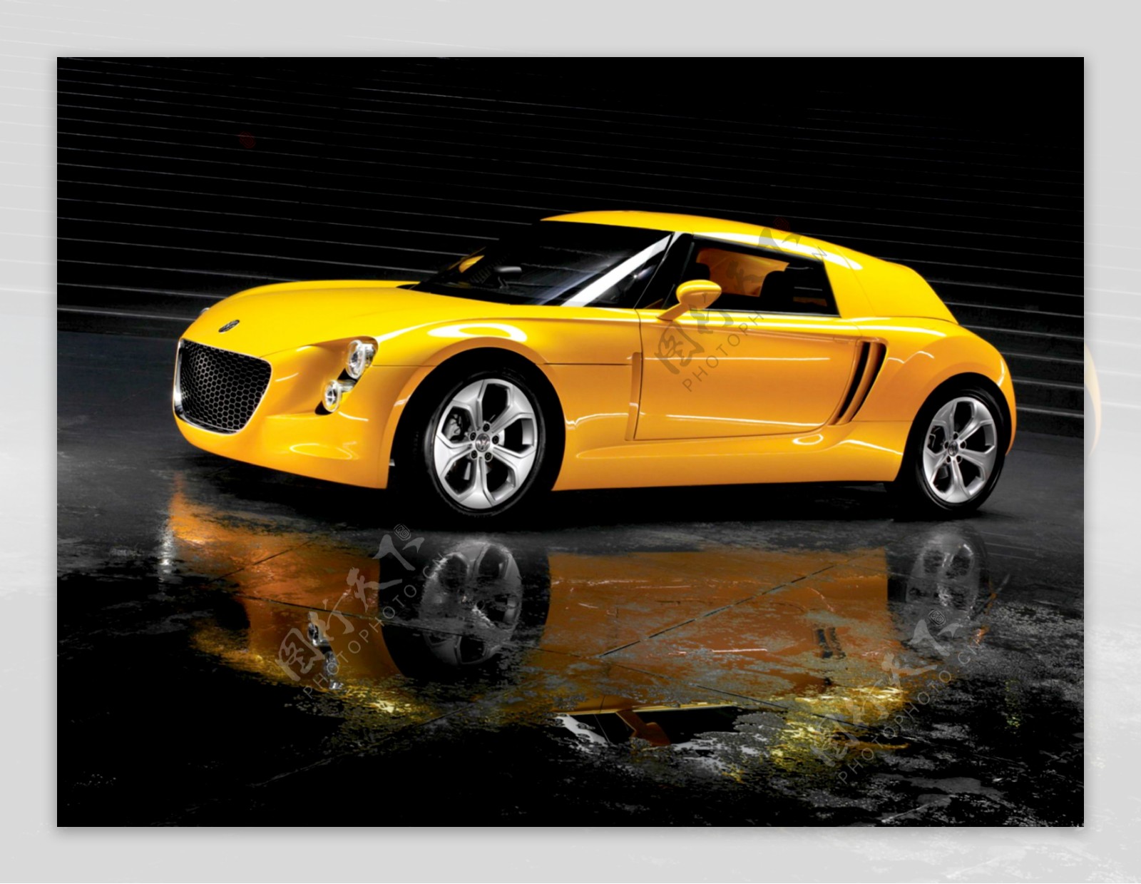 黄色品牌轿车图片