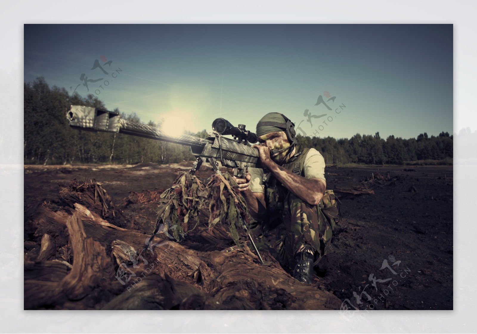 一个拿着步枪的军人的肖像照片摄影图片_ID:143908134-Veer图库