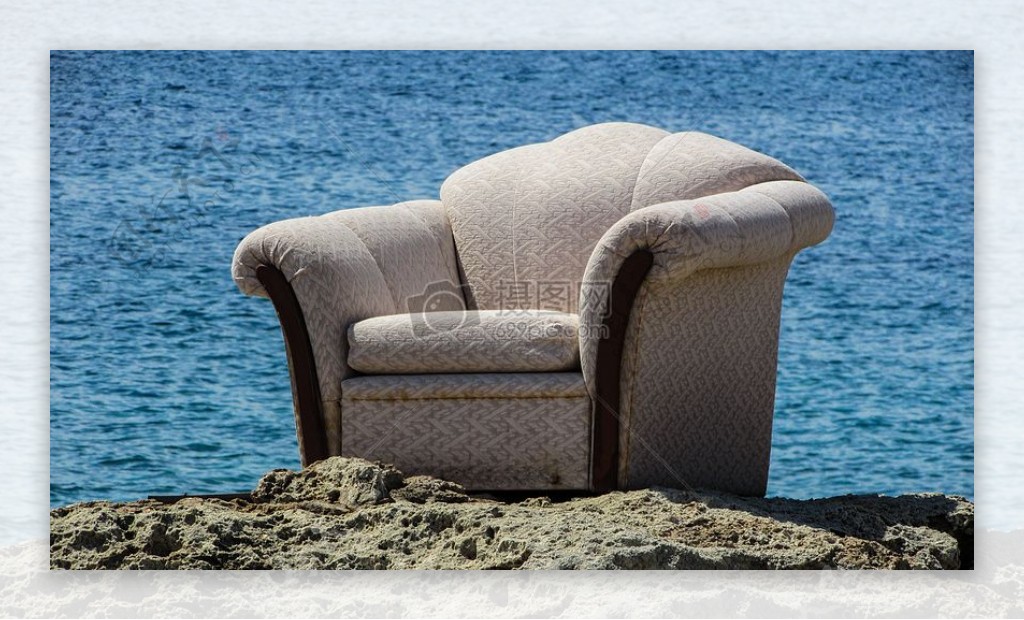 海滩上的椅子