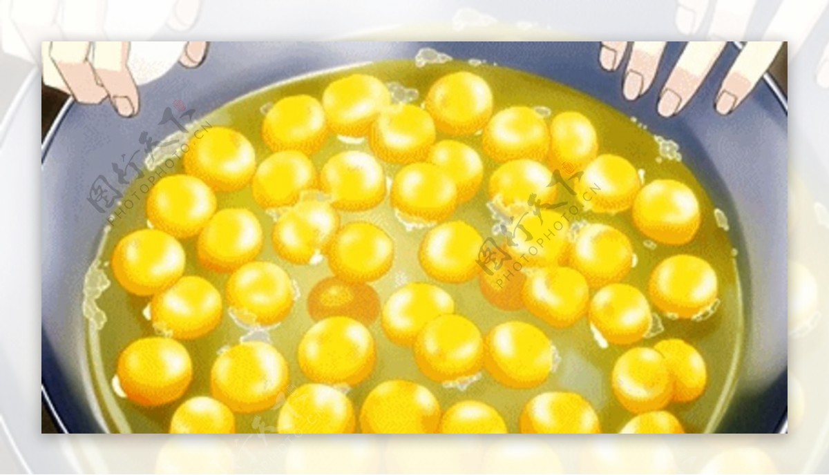 单手将鸡蛋打入油锅动态图