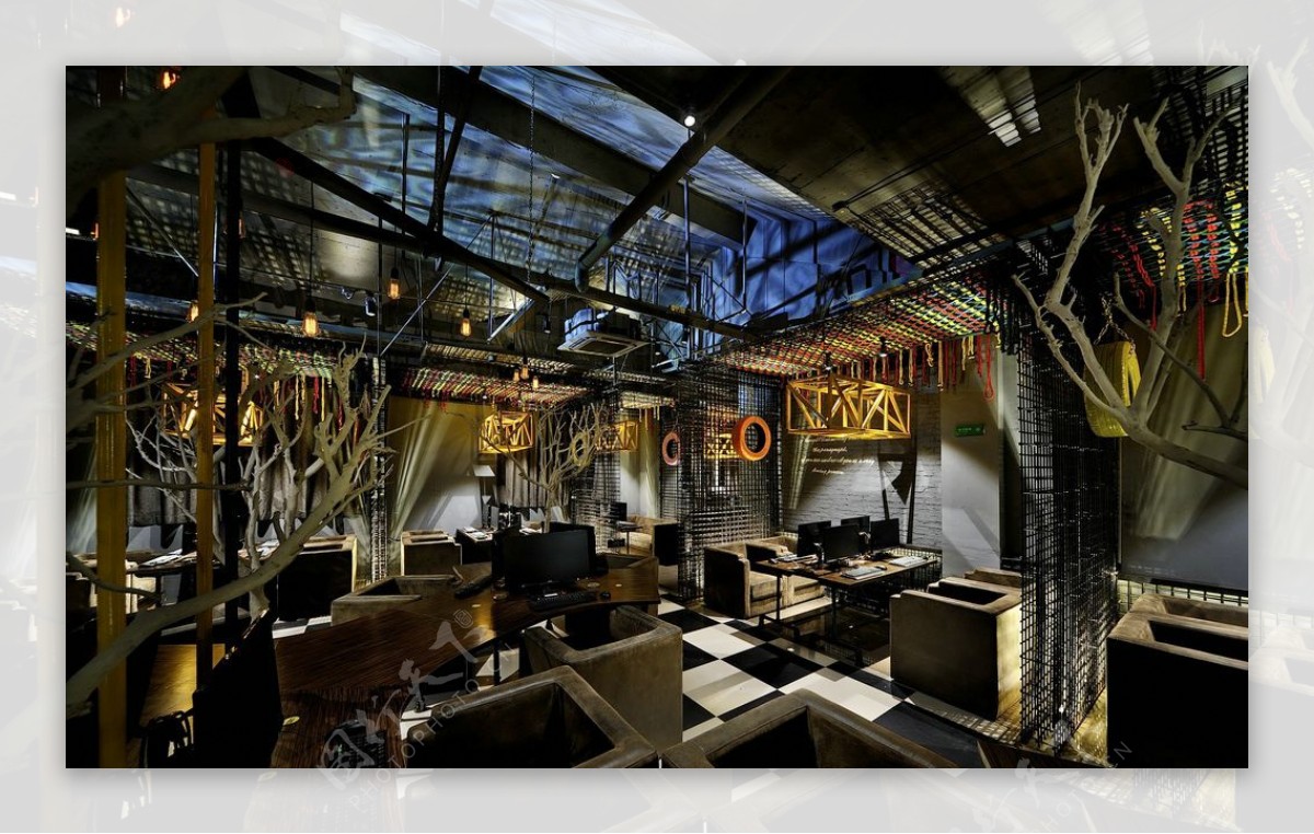 金属做旧实木深色系酒吧大厅装修效果图