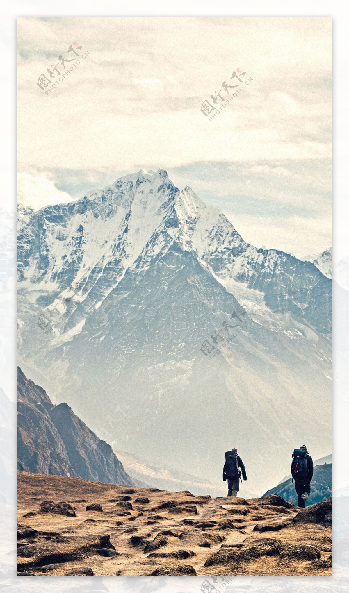 登山爱好者白色山脉H5背景素材