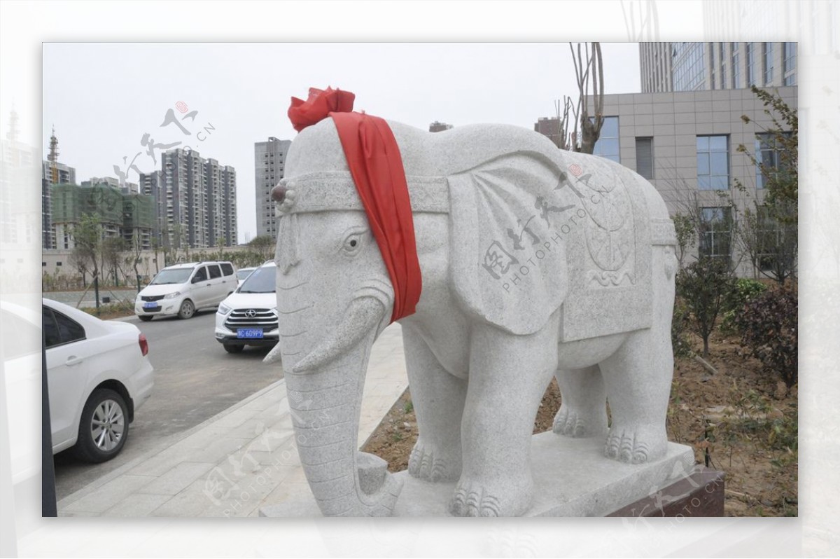 大象门口雕像