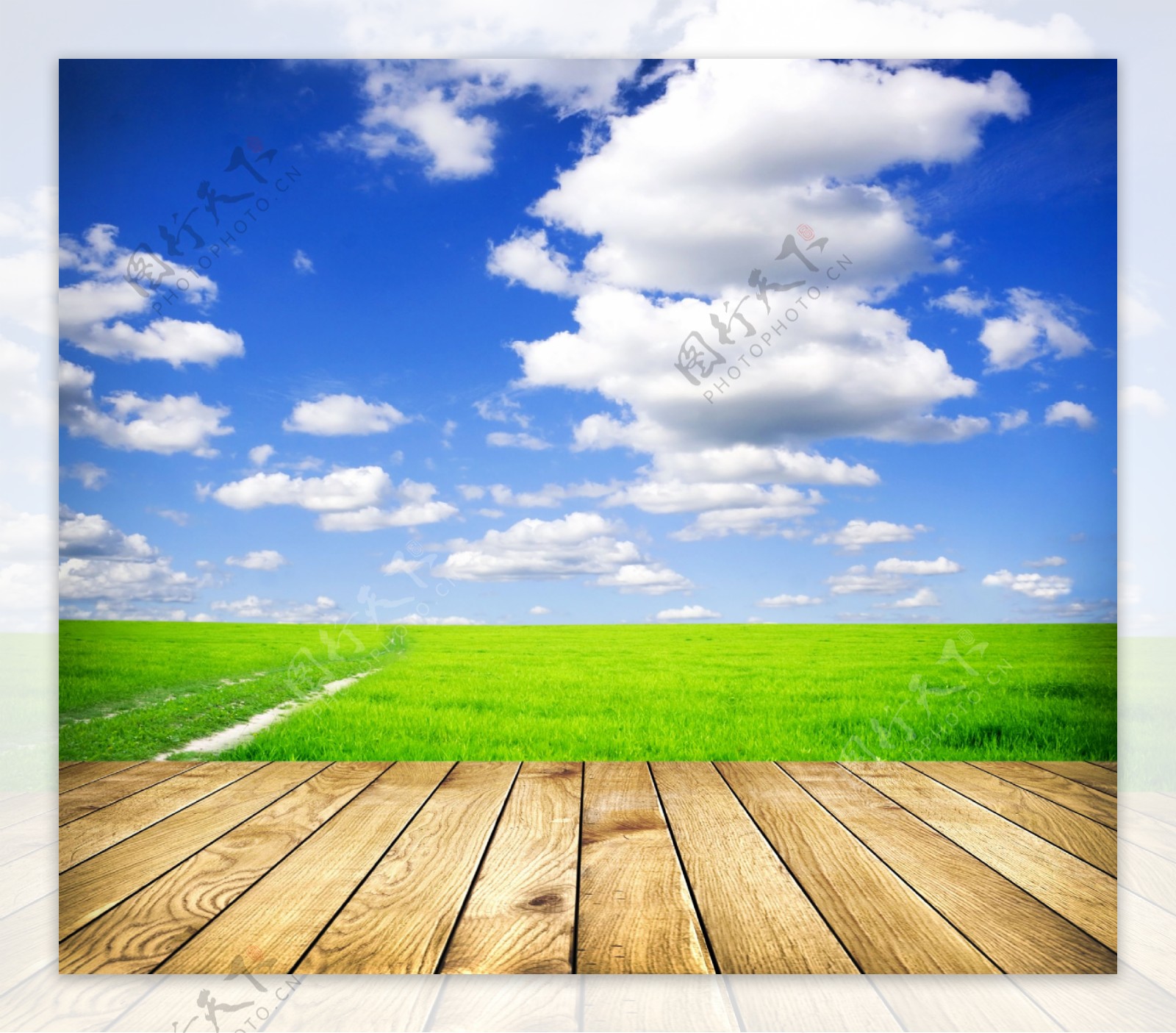 蓝天白云与草原木板背景