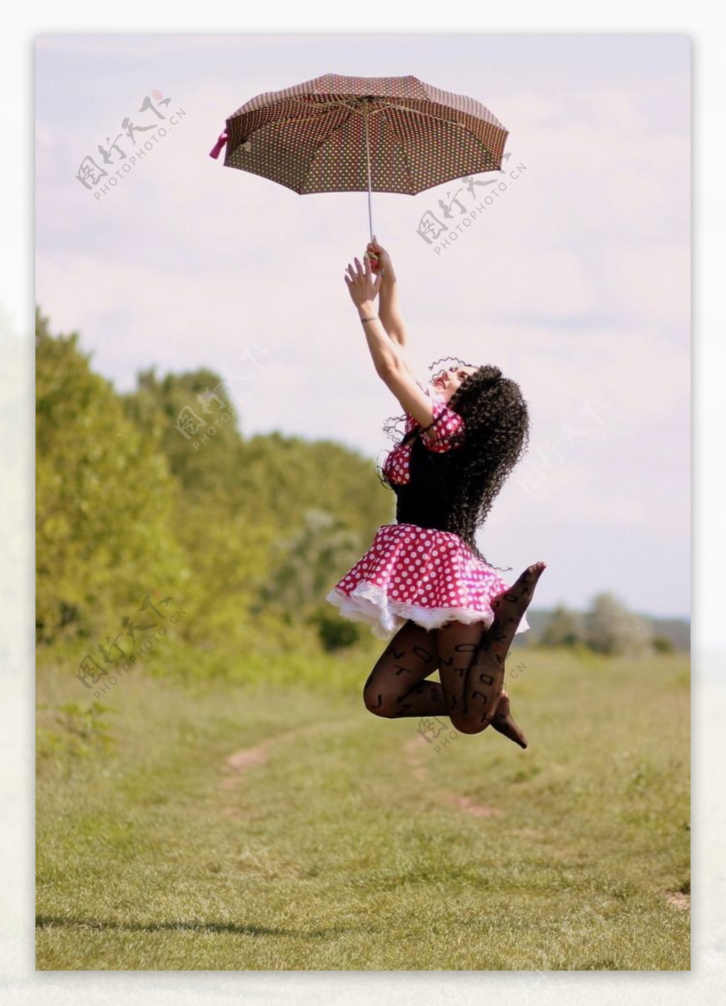 撑伞美女
