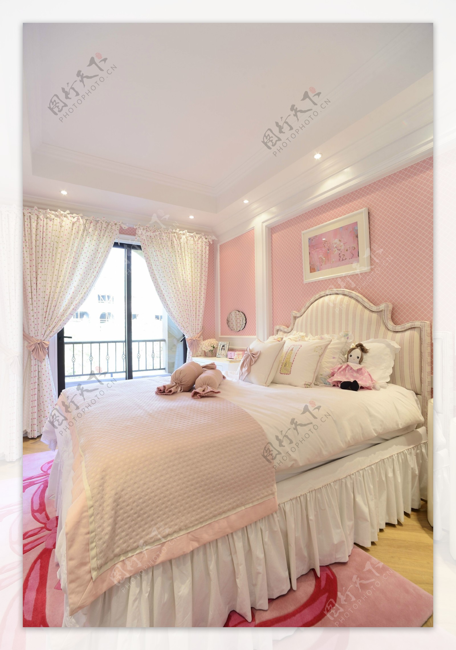 粉嫩少女心卧室粉色背景墙室内装修效果图