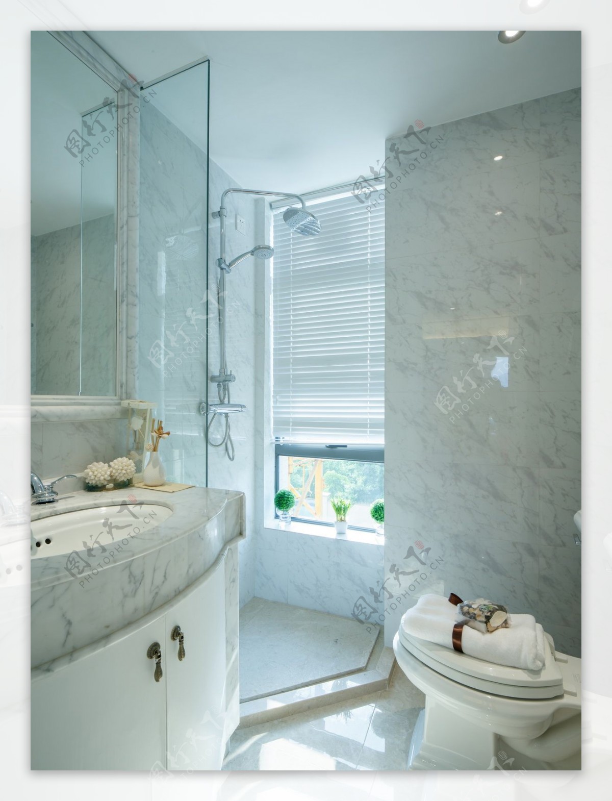 现代简约风室内设计浴室洗脸池白色调效果图