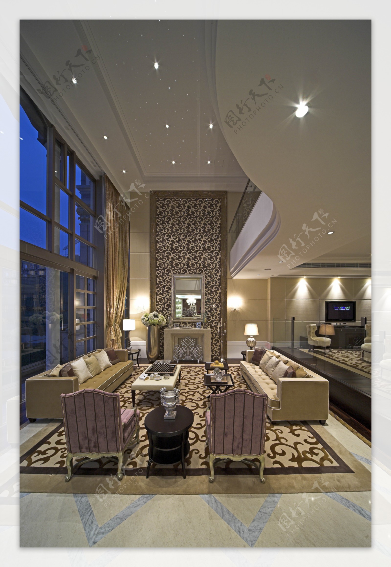 欧式轻奢风格大户型客厅室内装修效果图