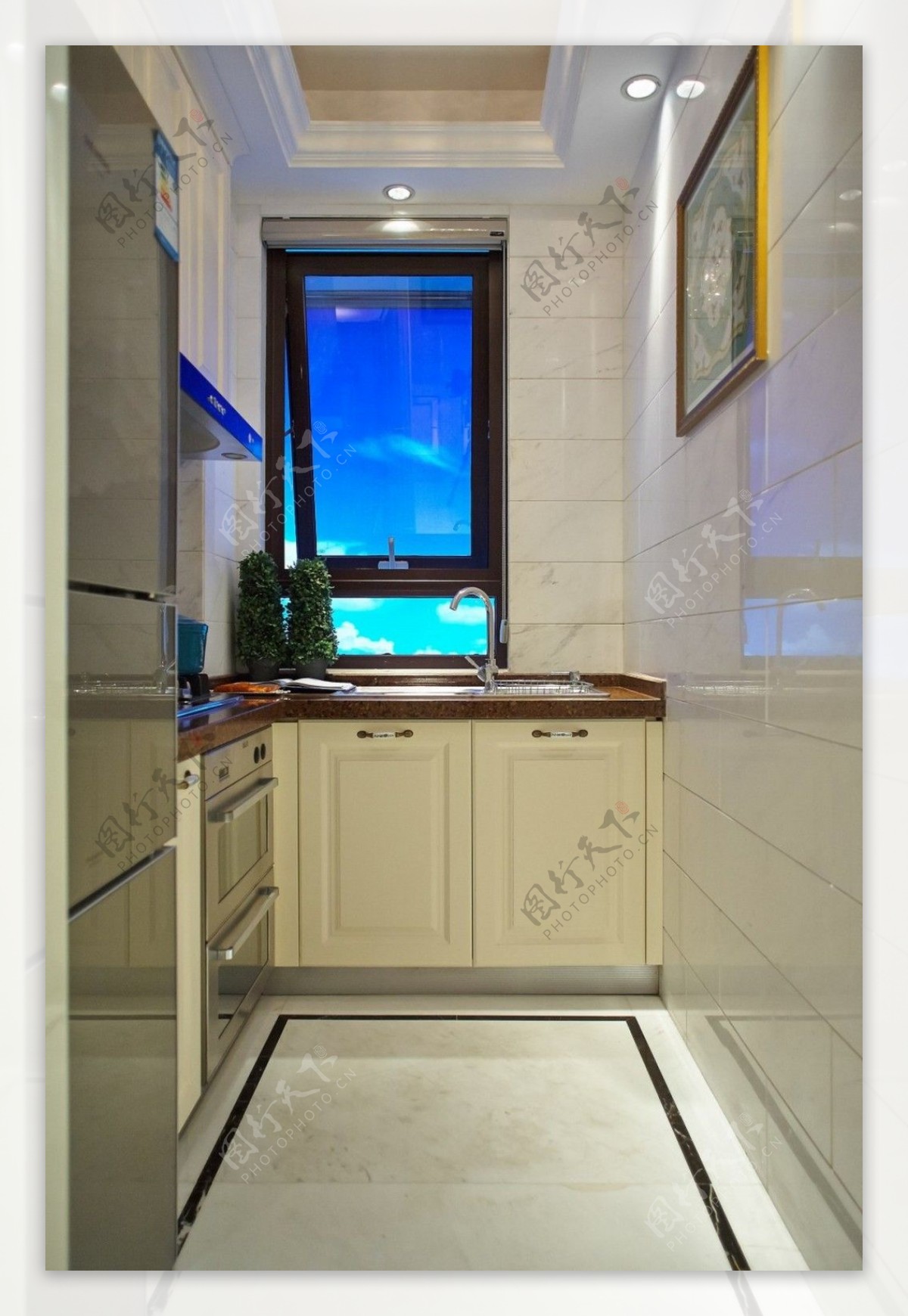 简约风室内设计厨房走廊洗菜池效果图
