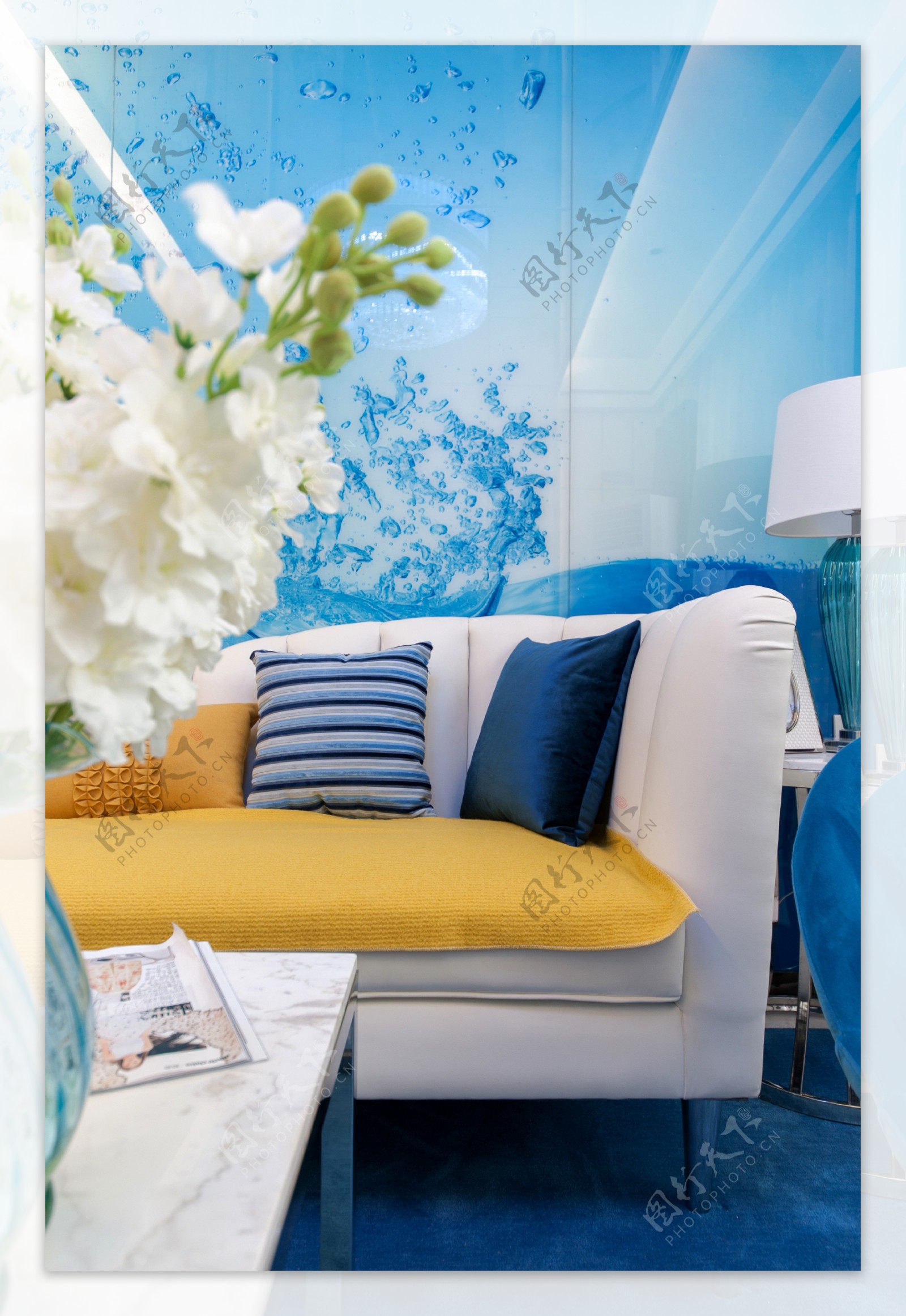 现代简约蓝色客厅沙发抱枕家装效果图