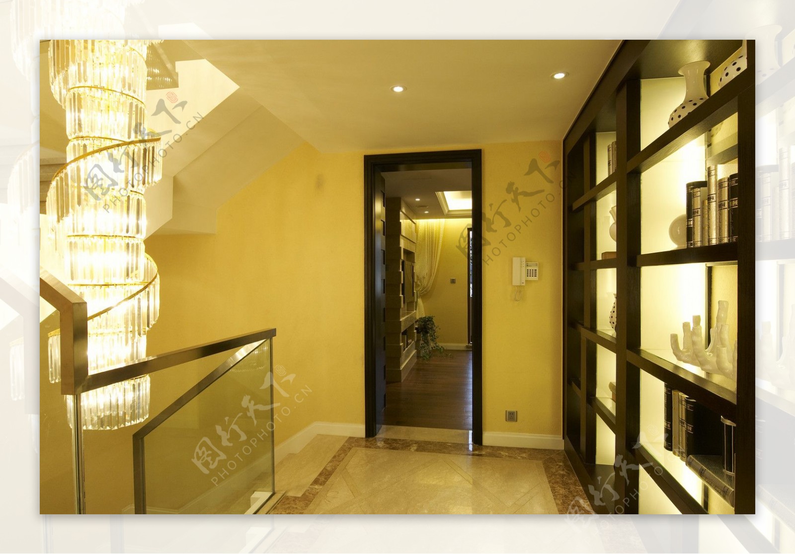 现代奢华客厅走廊长条状吊灯室内装修效果图