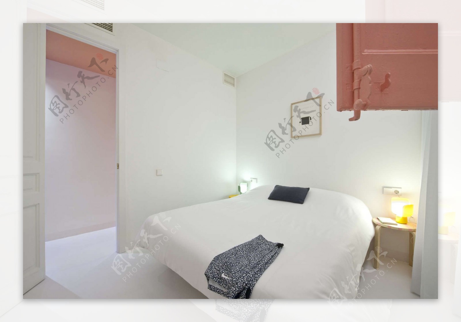 北欧清新文艺卧室粉色窗户室内装修效果图
